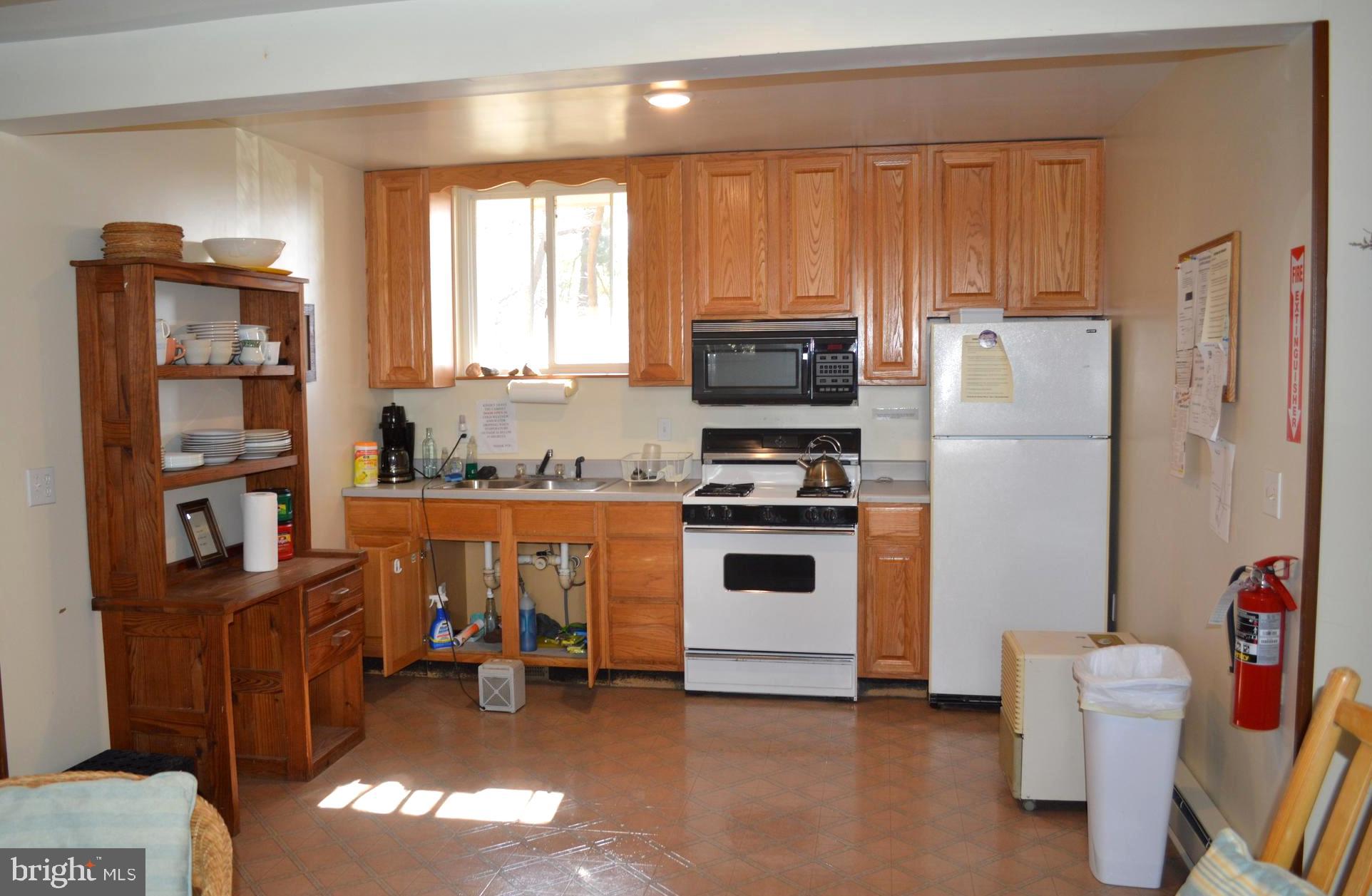 POOLESVILLE OUTSIDE - Residential