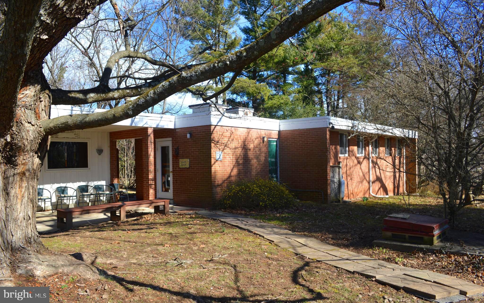 POOLESVILLE OUTSIDE - Residential