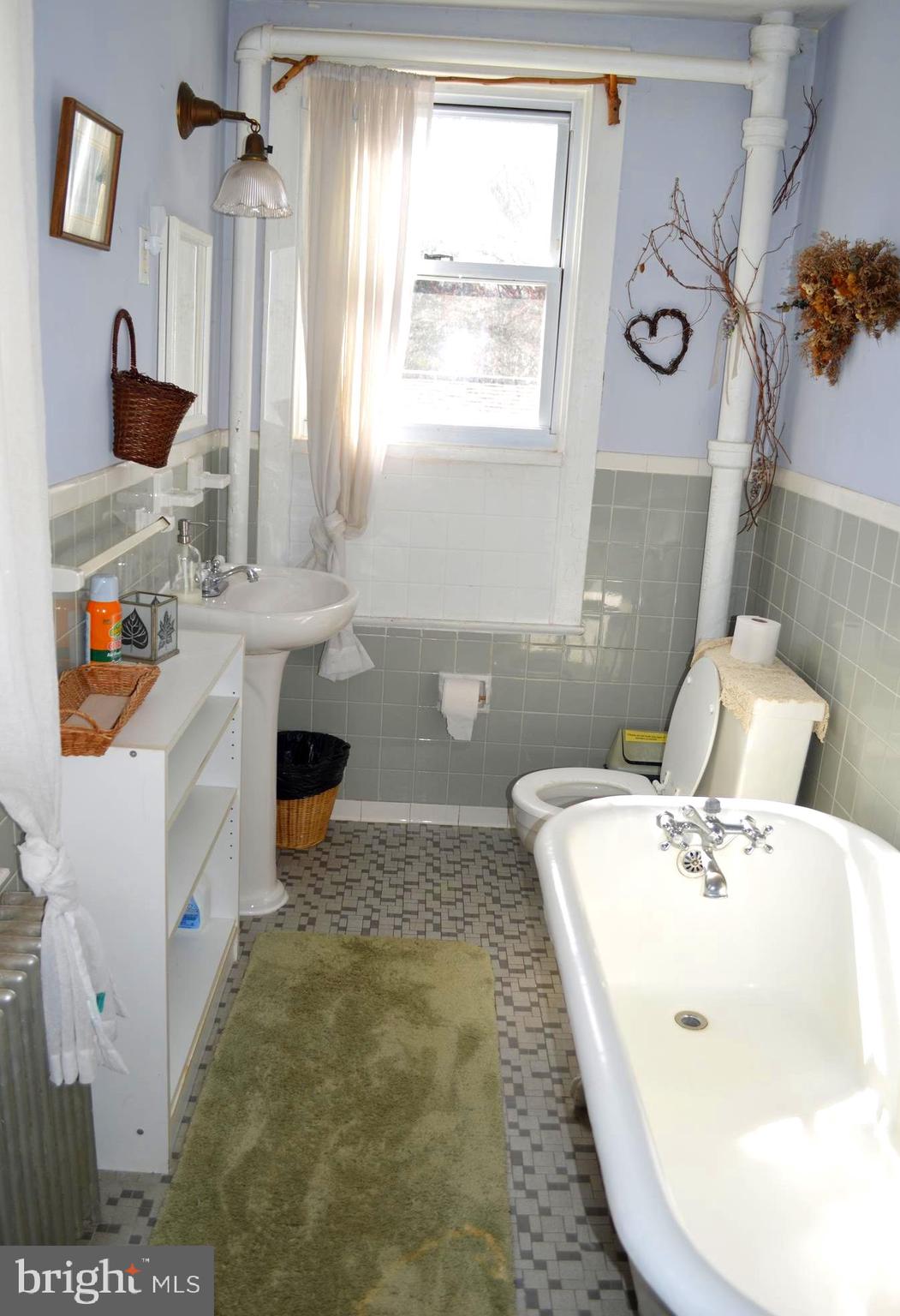 POOLESVILLE OUTSIDE - Residential