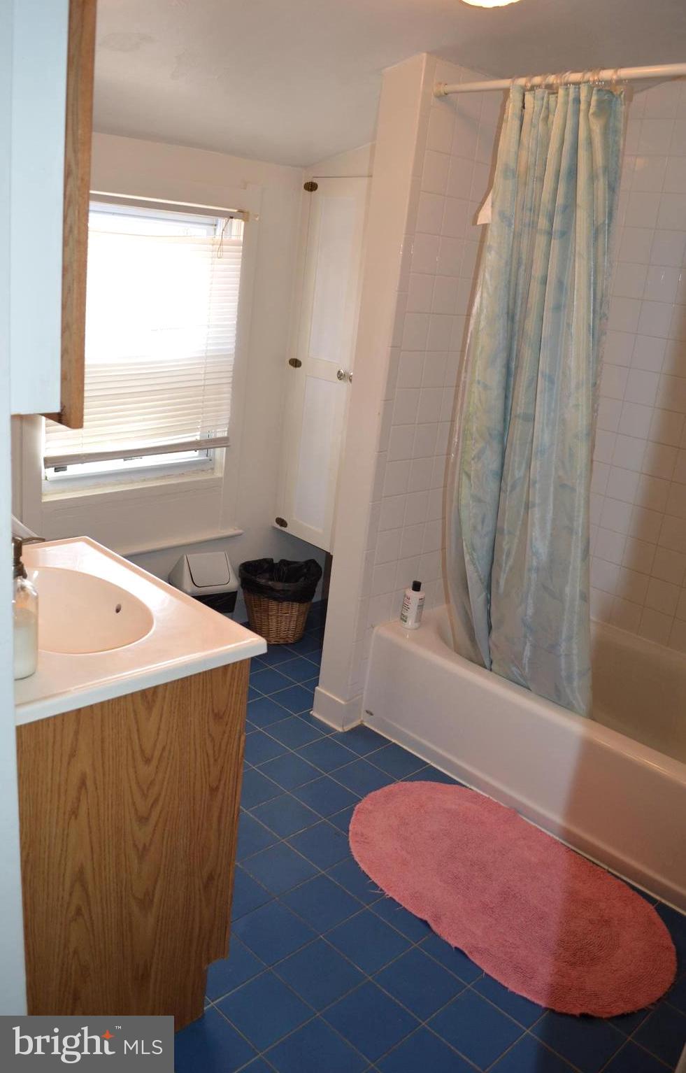 POOLESVILLE OUTSIDE - Residential