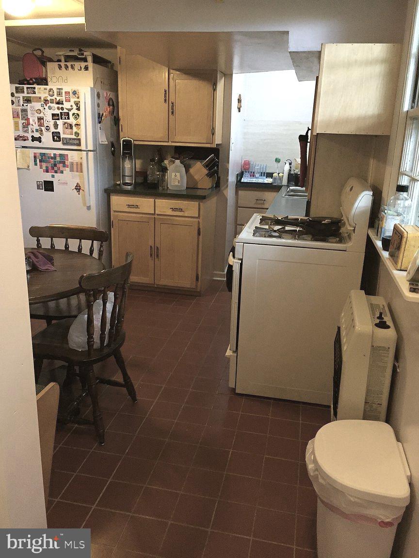 POOLESVILLE OUTSIDE - Residential