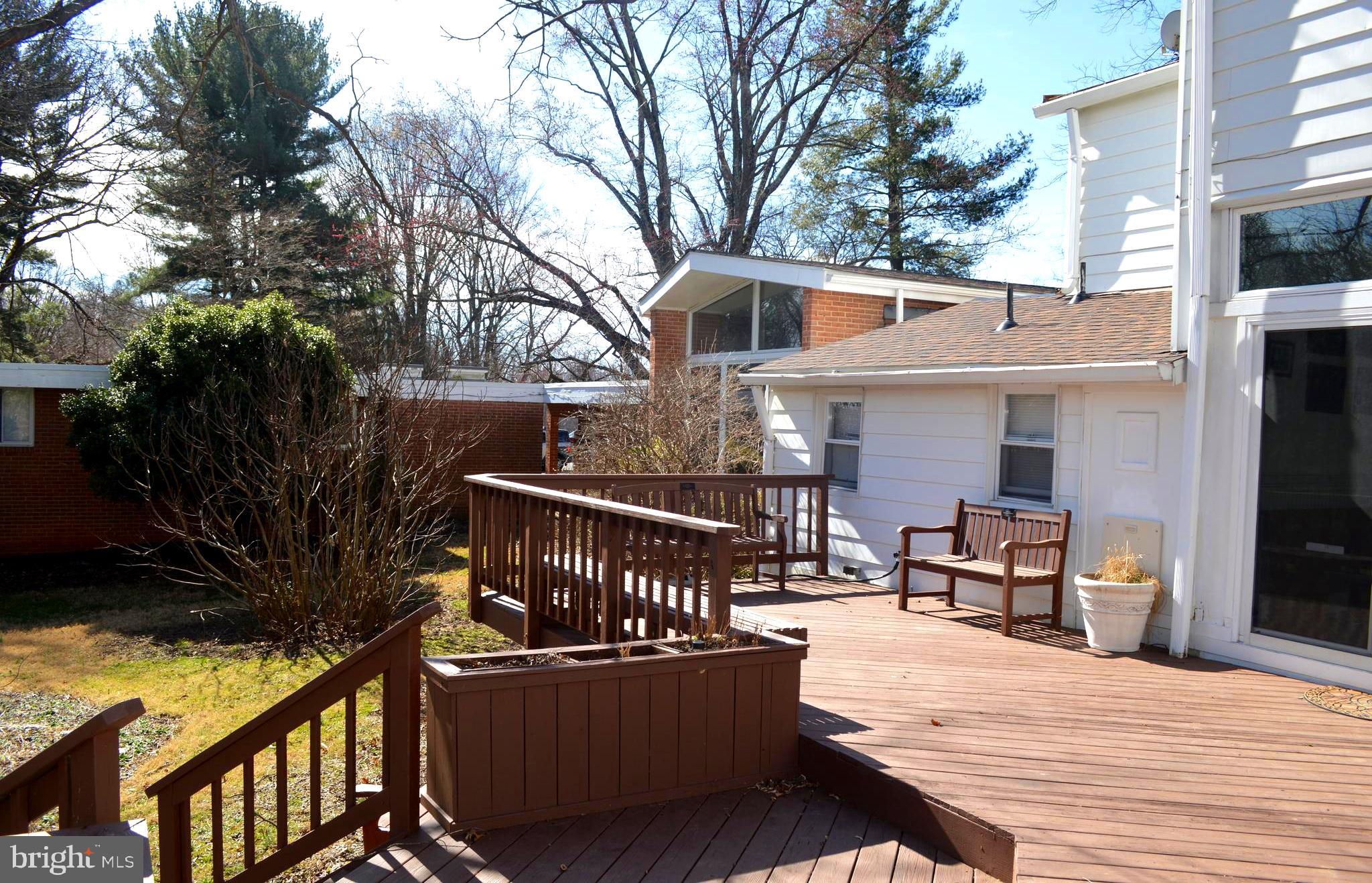 POOLESVILLE OUTSIDE - Residential