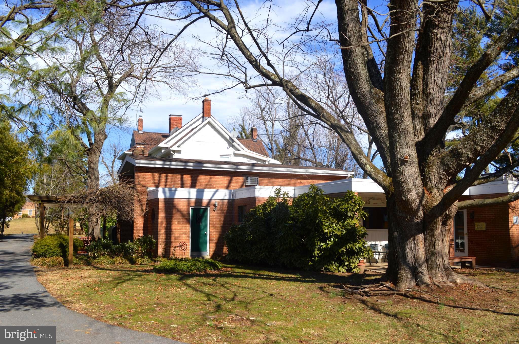 POOLESVILLE OUTSIDE - Residential