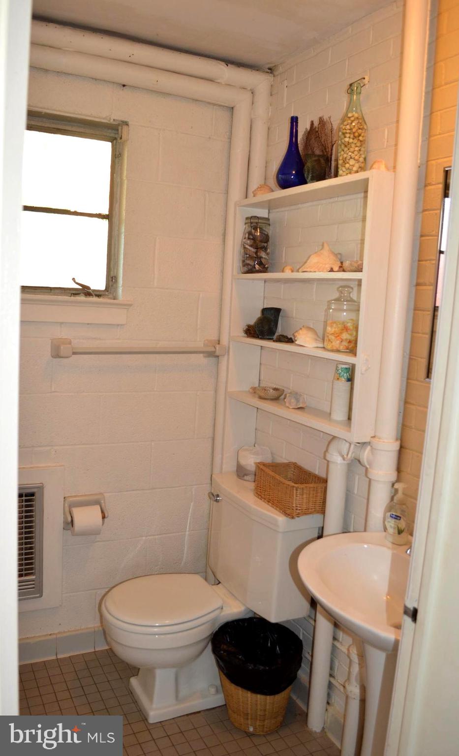 POOLESVILLE OUTSIDE - Residential