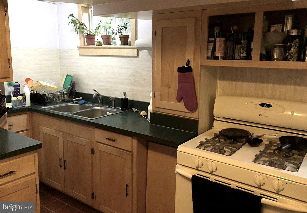 POOLESVILLE OUTSIDE - Residential