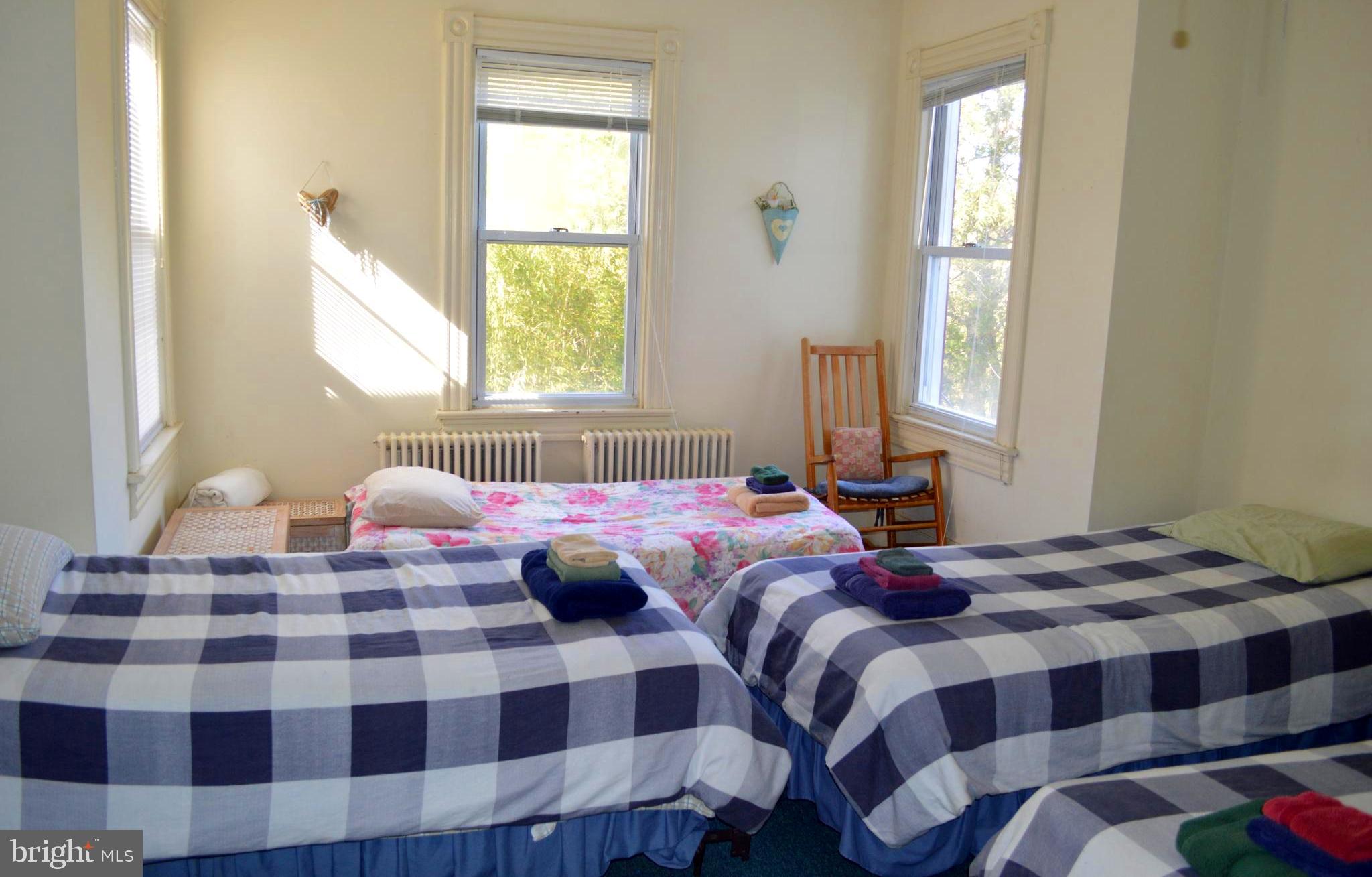 POOLESVILLE OUTSIDE - Residential