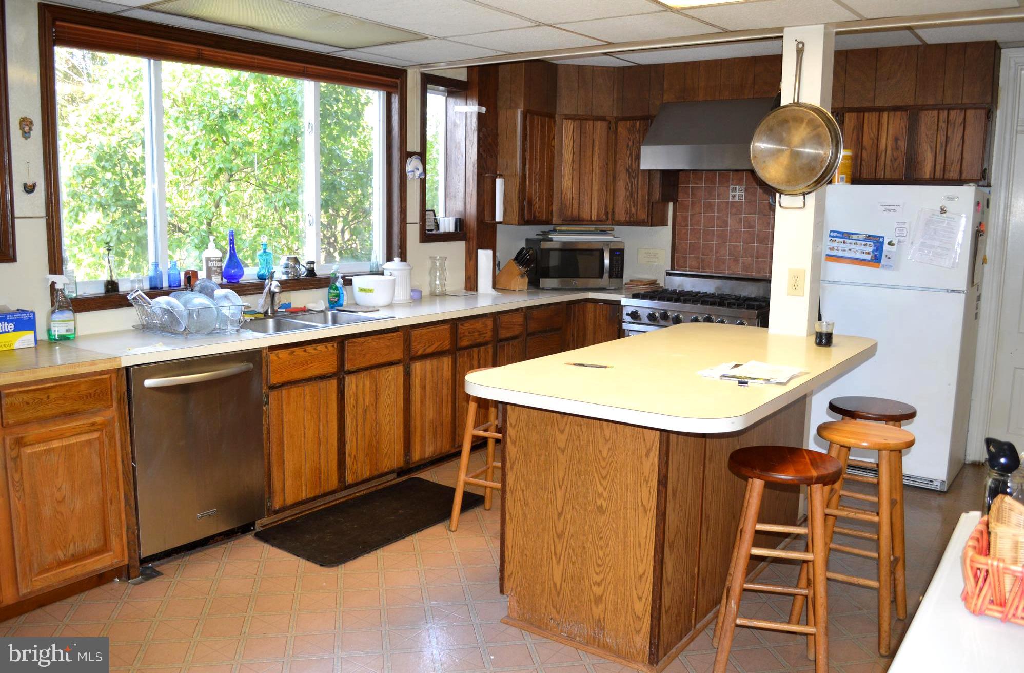 POOLESVILLE OUTSIDE - Residential