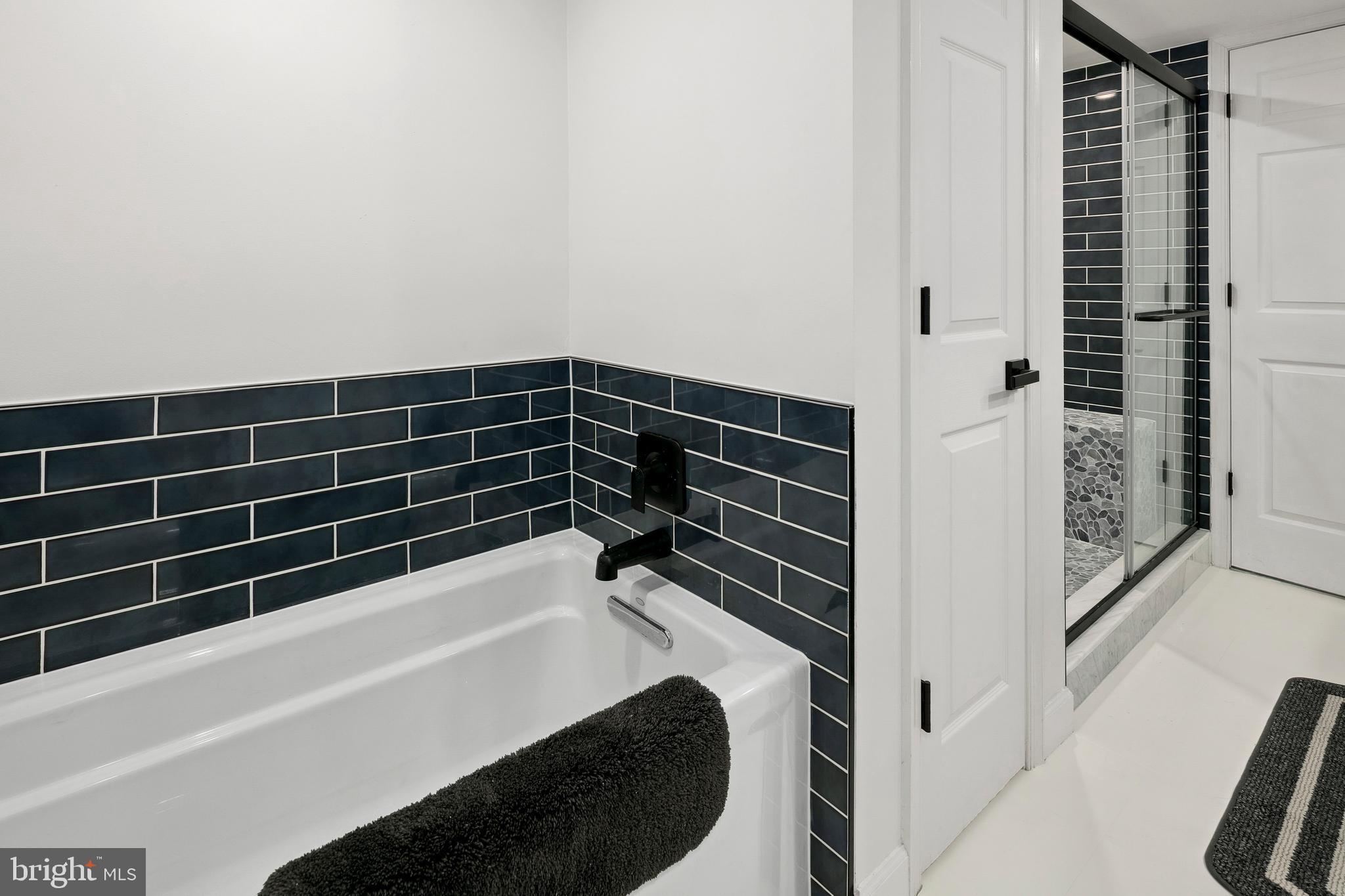 THE WILLIAMSBURG - Residential