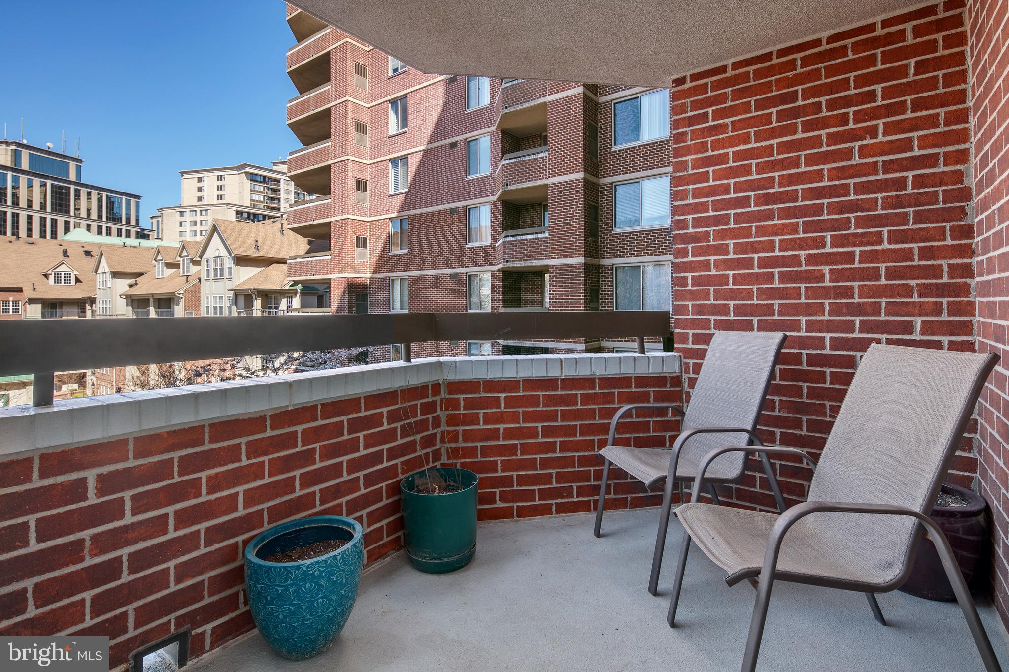 THE WILLIAMSBURG - Residential