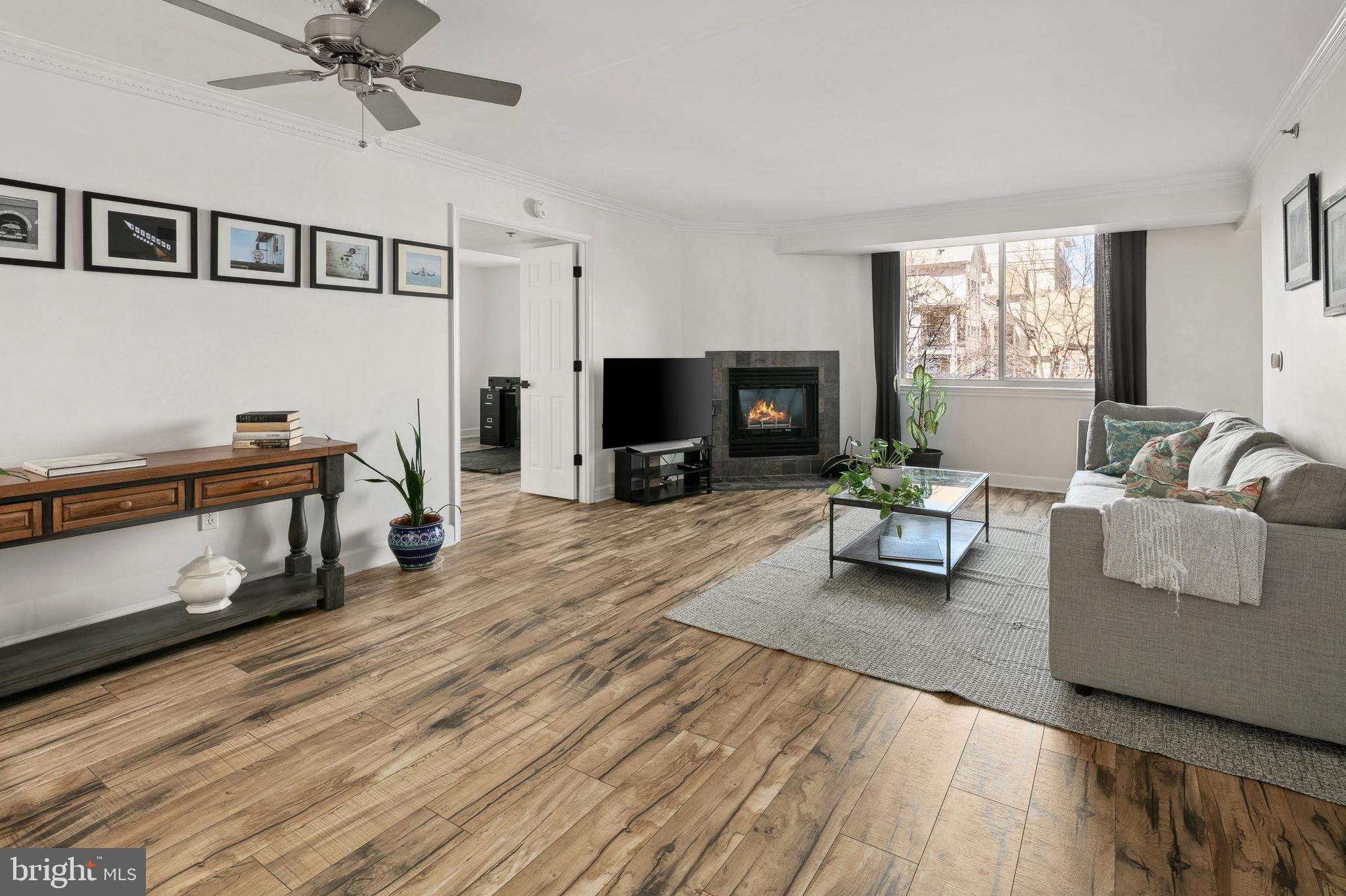 THE WILLIAMSBURG - Residential