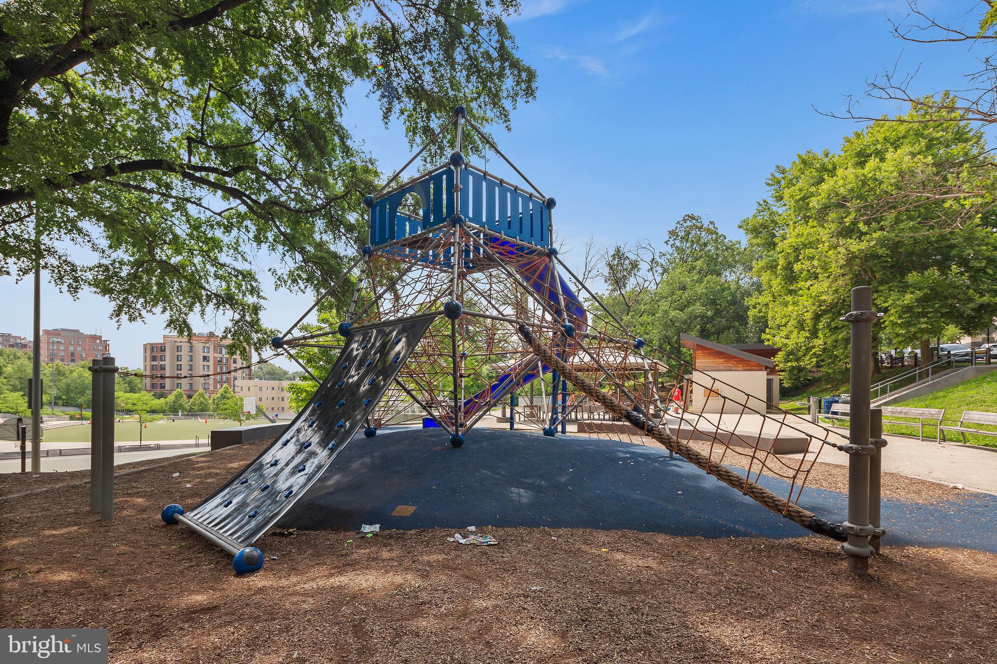 THE WILLIAMSBURG - Residential