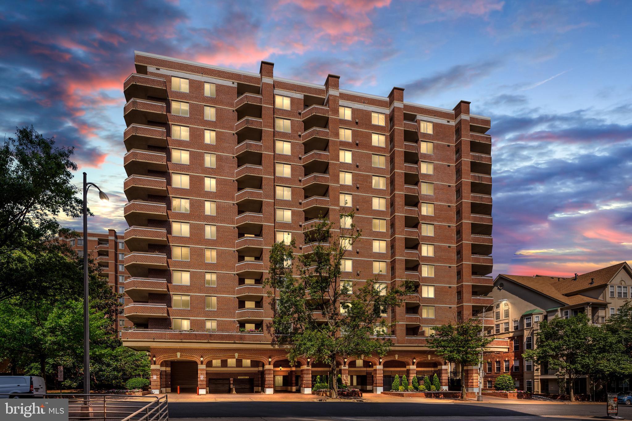 THE WILLIAMSBURG - Residential