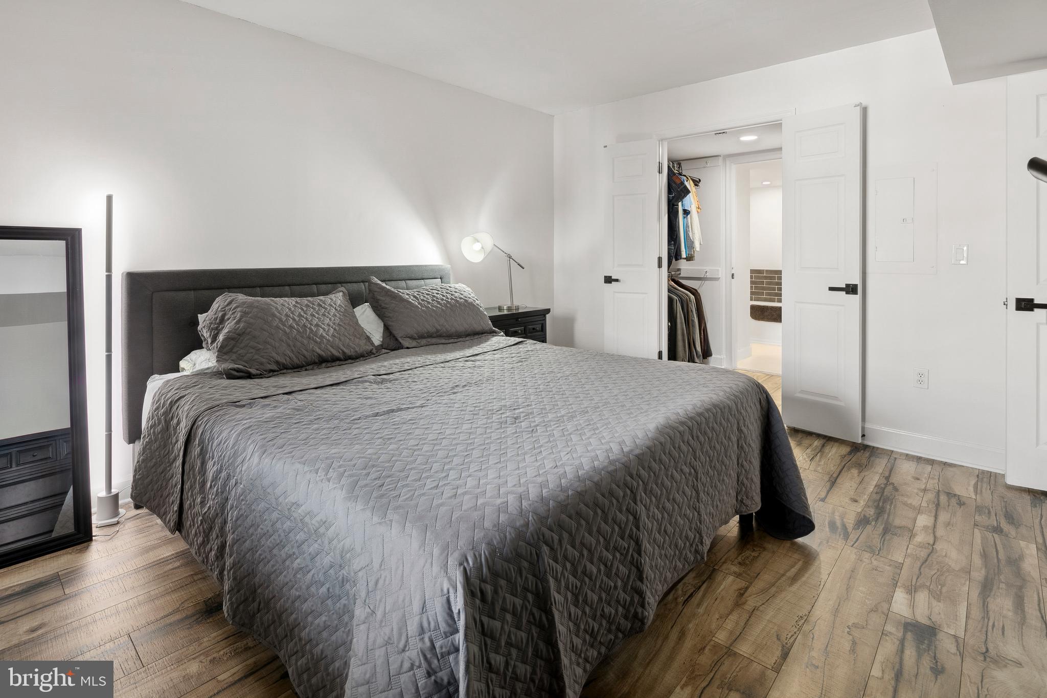 THE WILLIAMSBURG - Residential