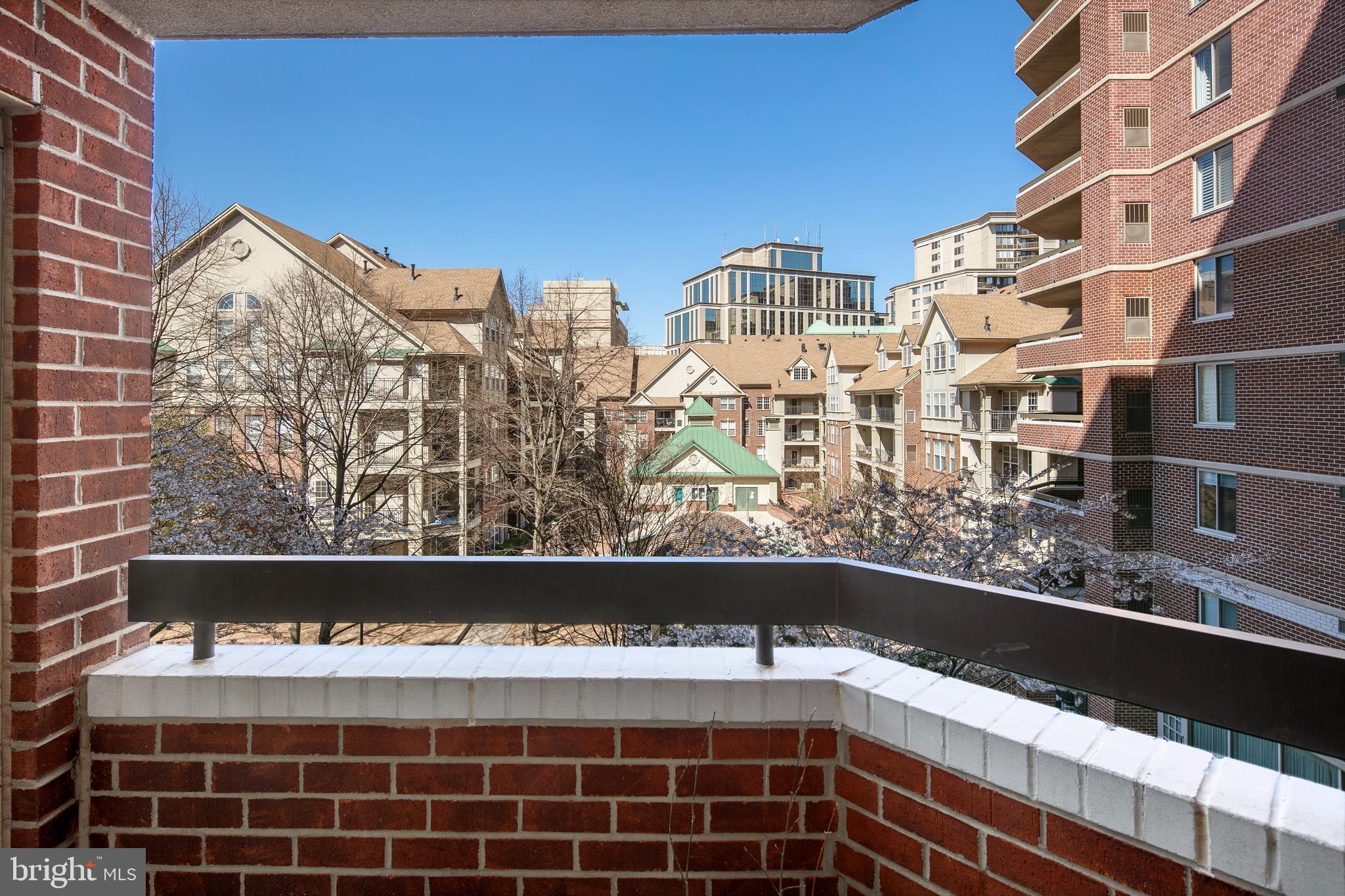 THE WILLIAMSBURG - Residential