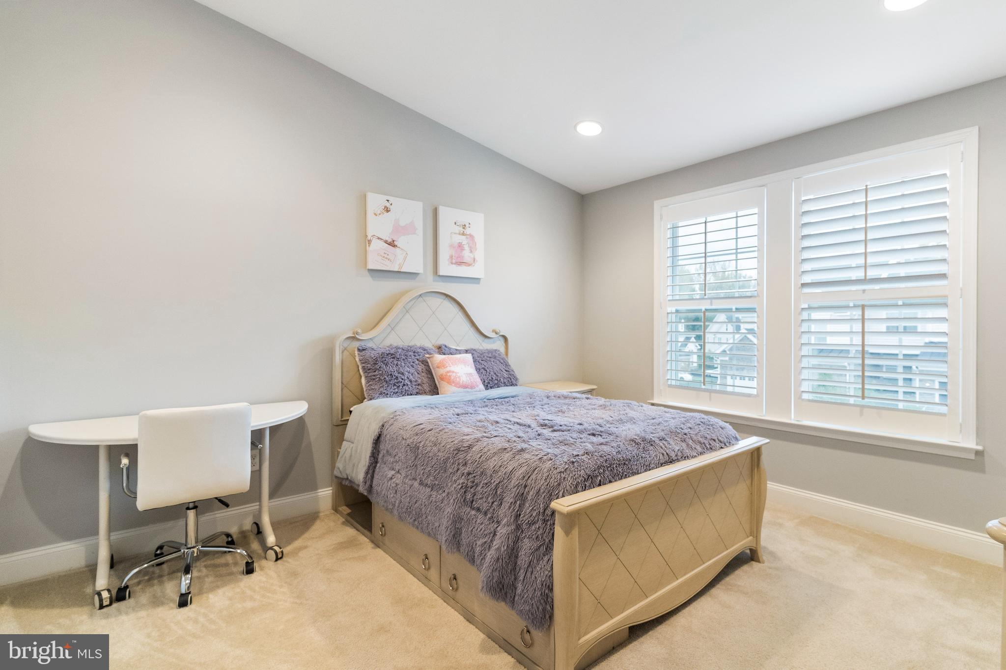 OAKS AT LAFAYETTE HILL - Residential