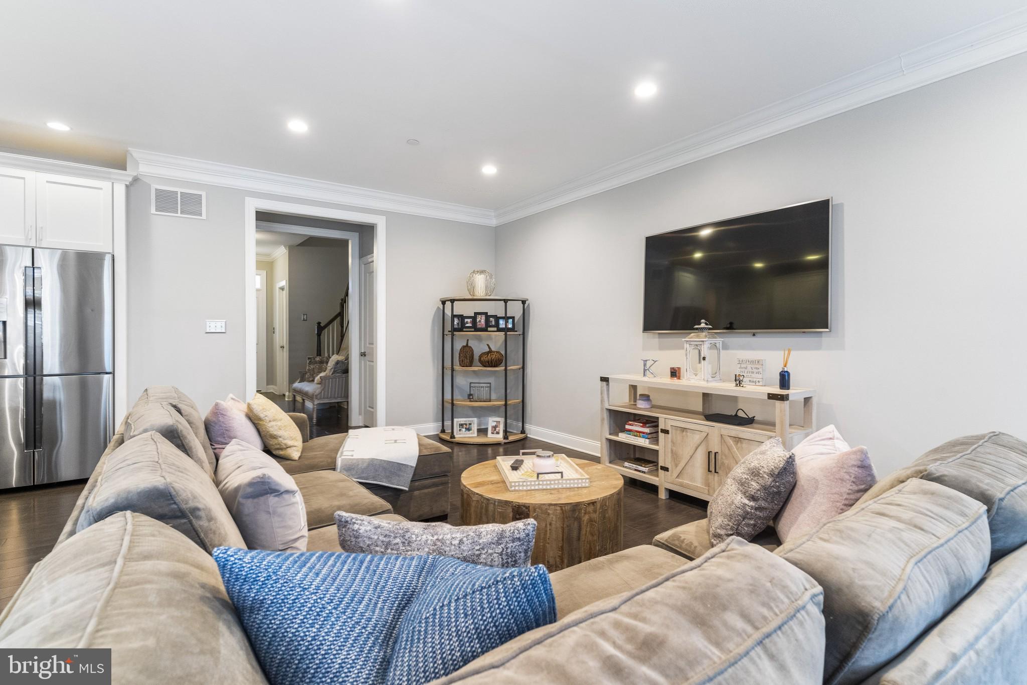 OAKS AT LAFAYETTE HILL - Residential