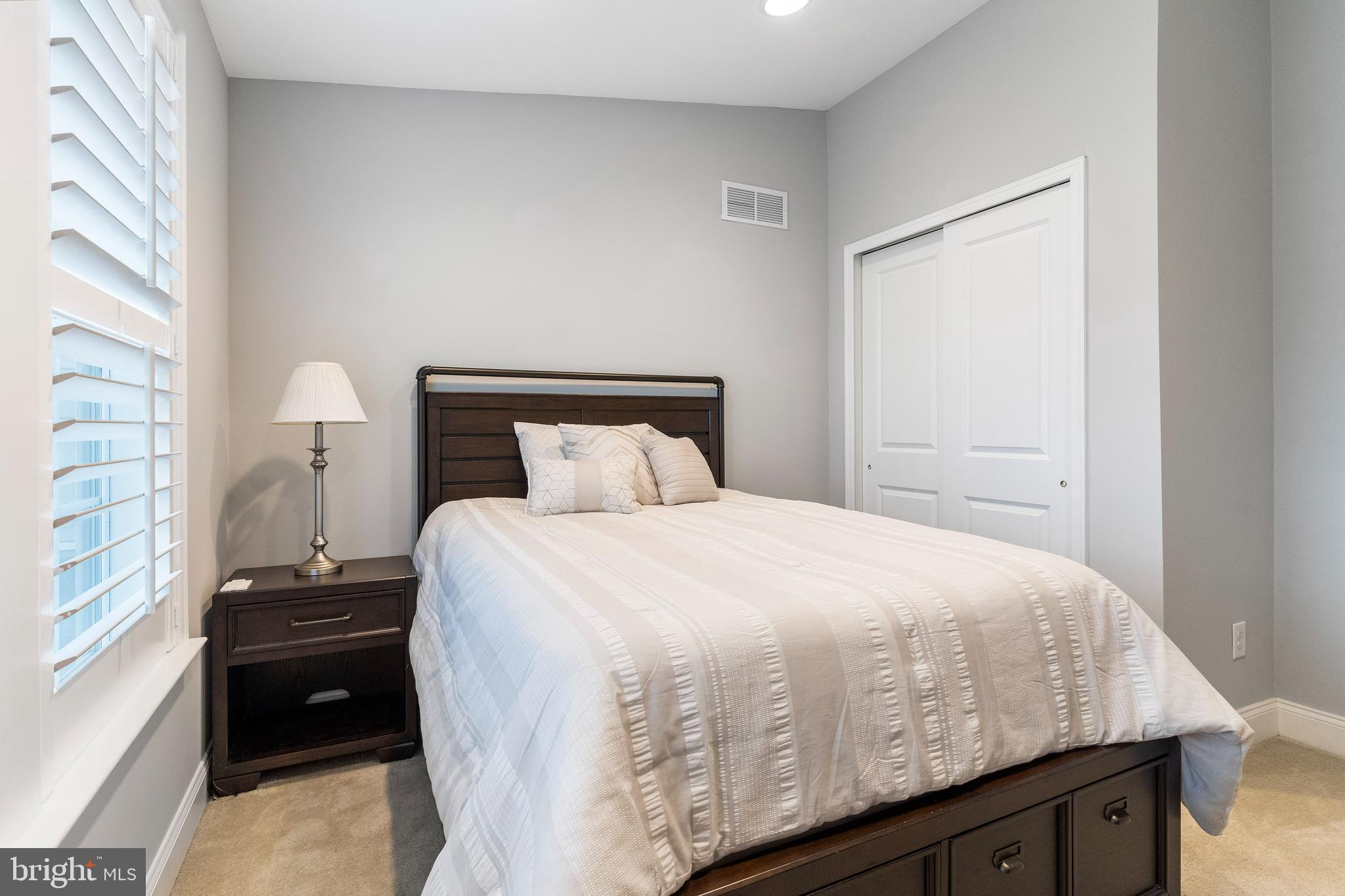 OAKS AT LAFAYETTE HILL - Residential