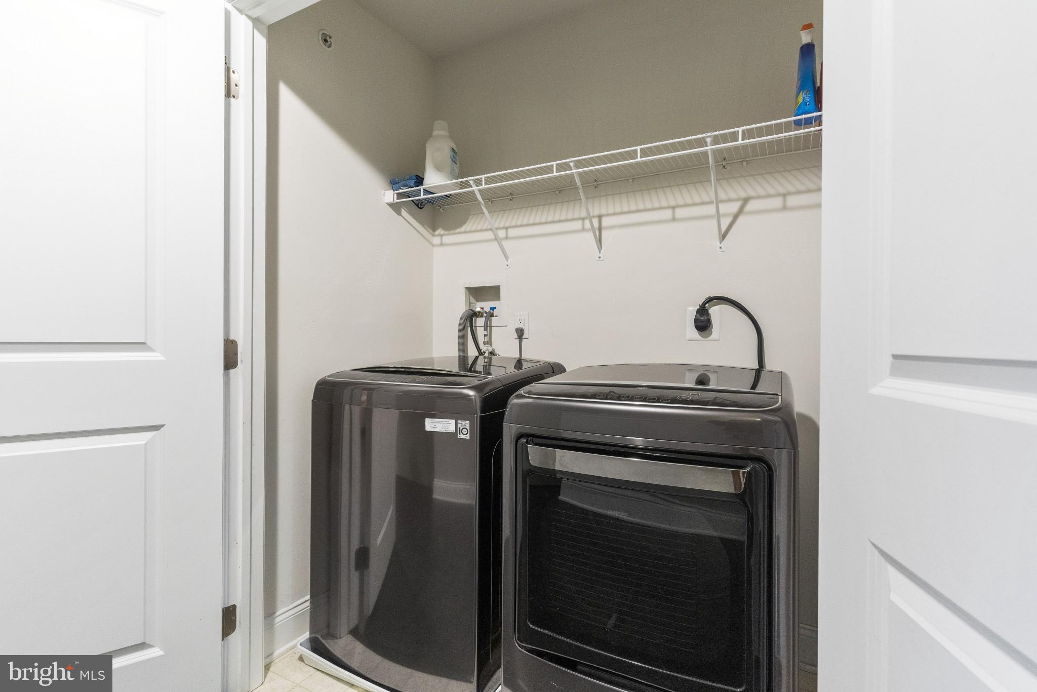 OAKS AT LAFAYETTE HILL - Residential