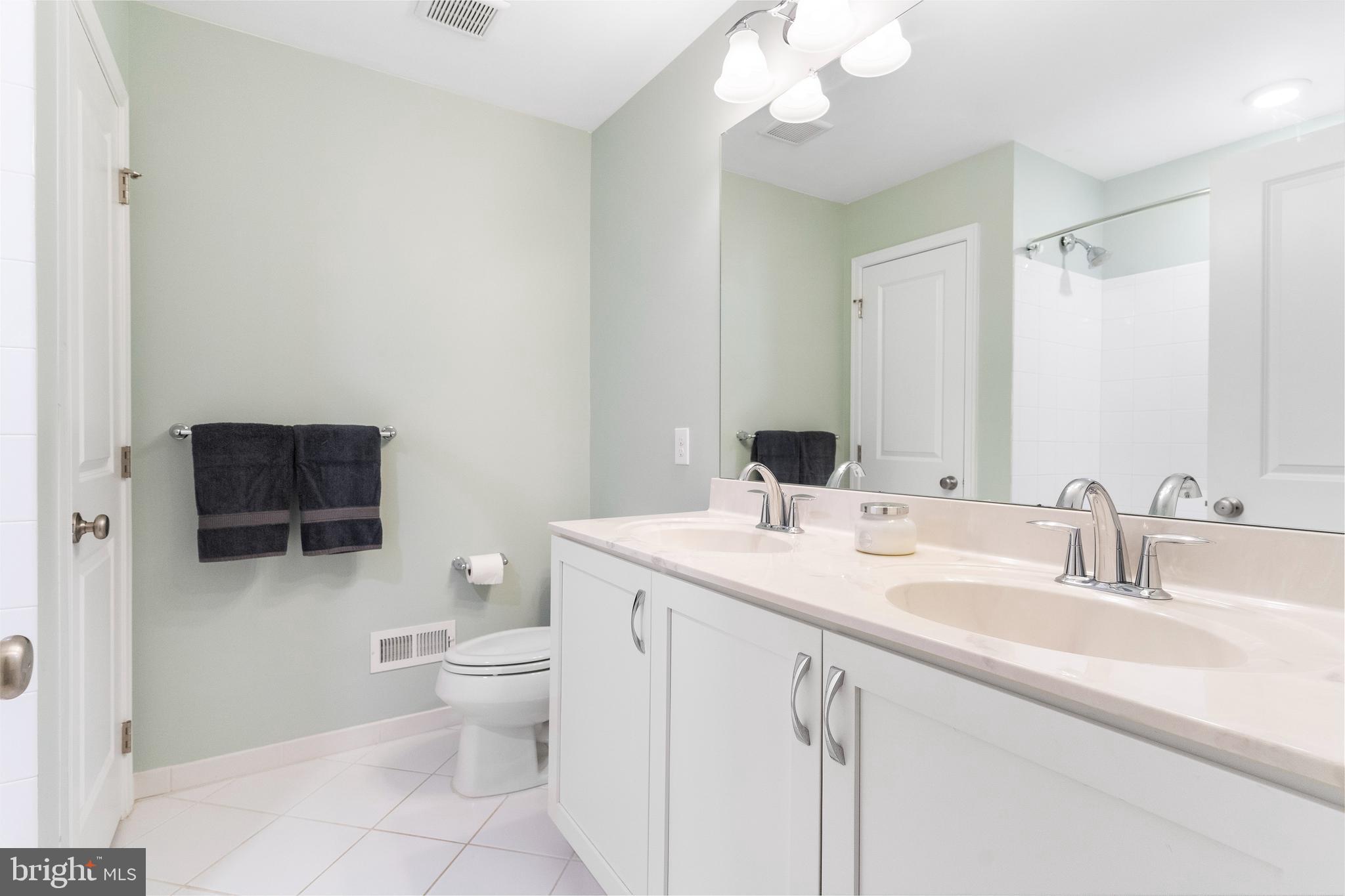 OAKS AT LAFAYETTE HILL - Residential