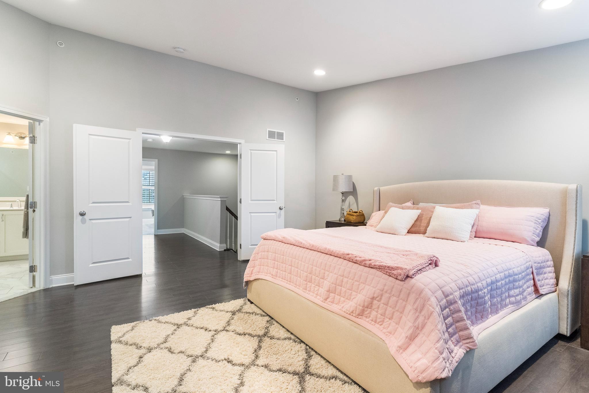 OAKS AT LAFAYETTE HILL - Residential