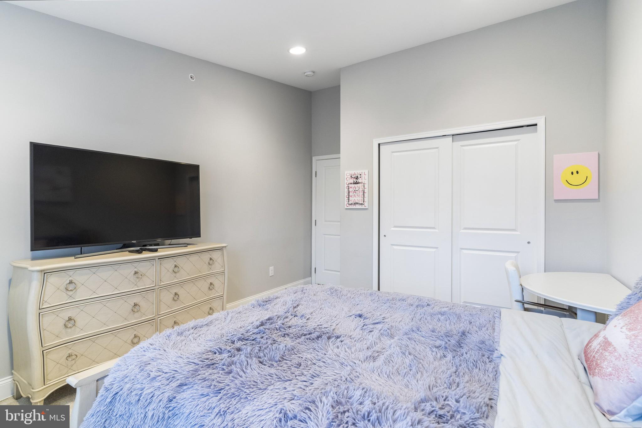 OAKS AT LAFAYETTE HILL - Residential