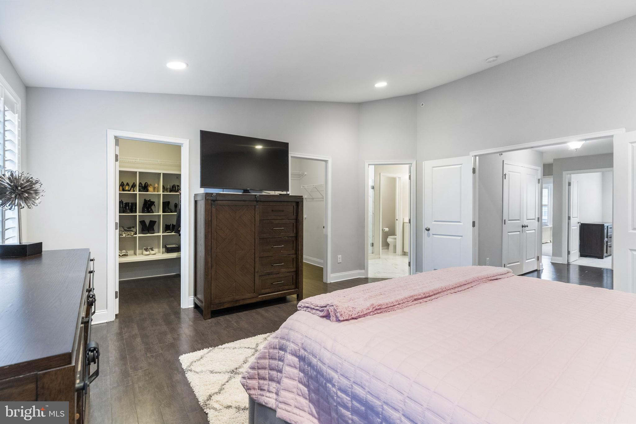 OAKS AT LAFAYETTE HILL - Residential