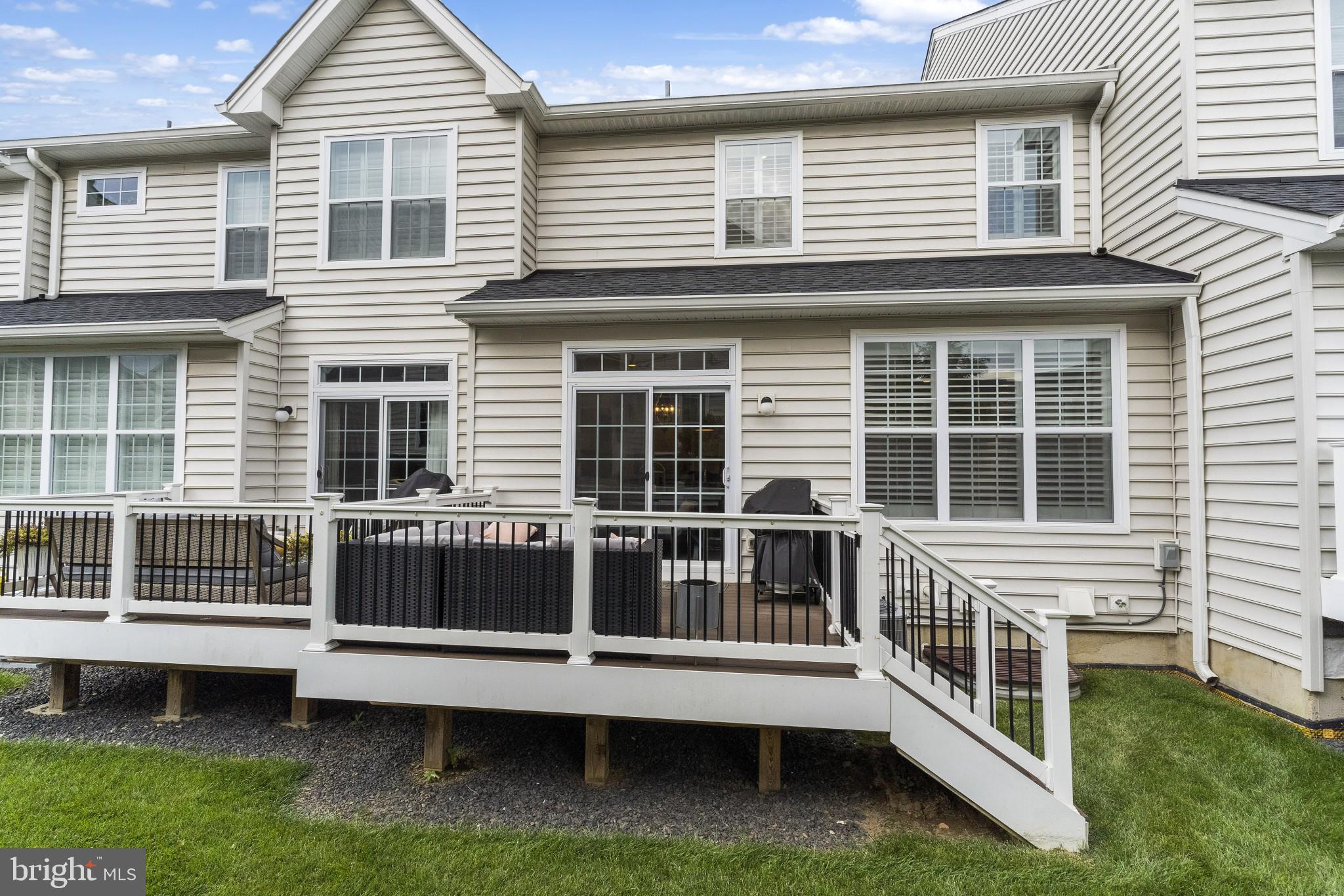 OAKS AT LAFAYETTE HILL - Residential