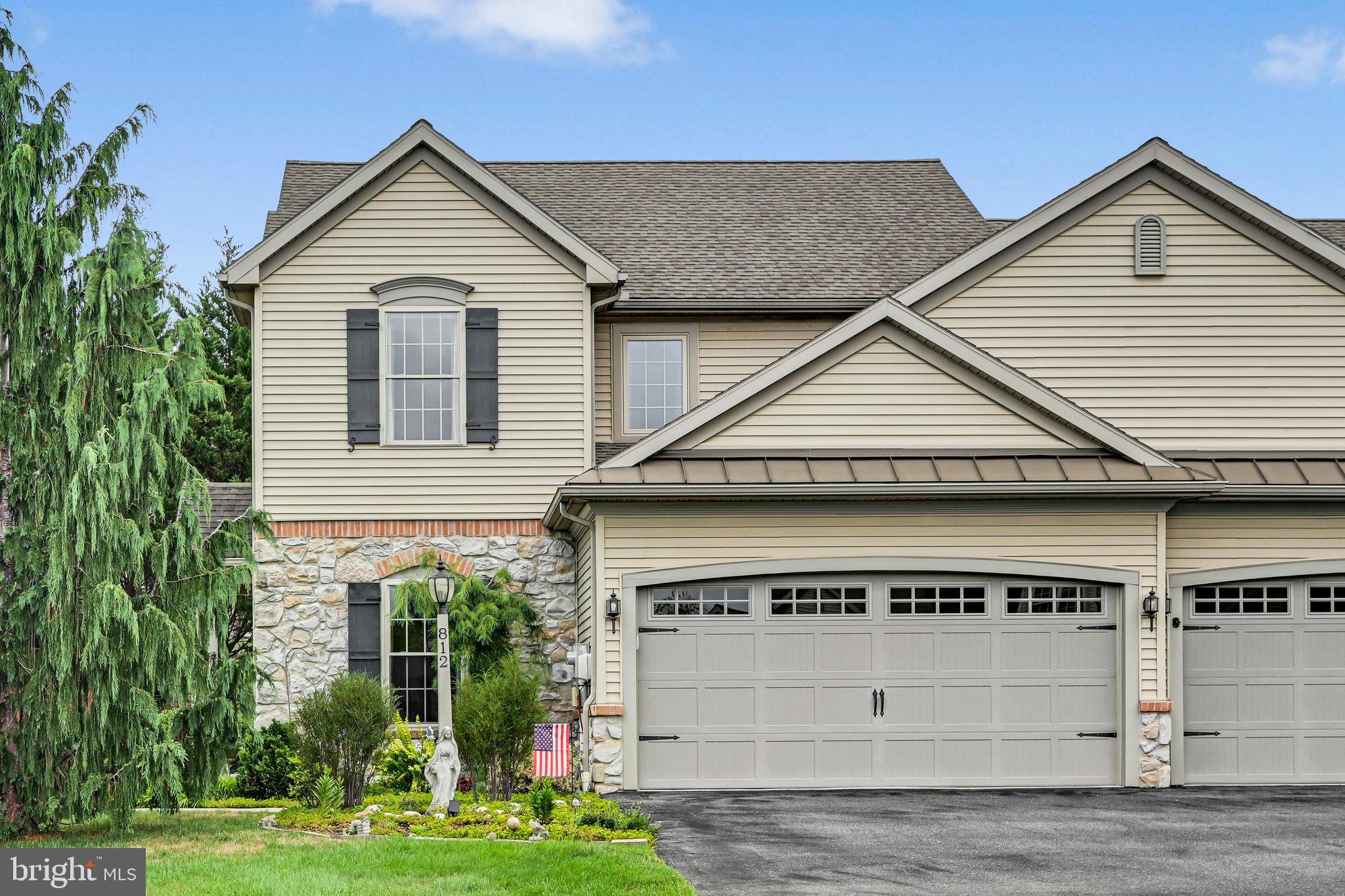 812 BRIAR EDGE CT