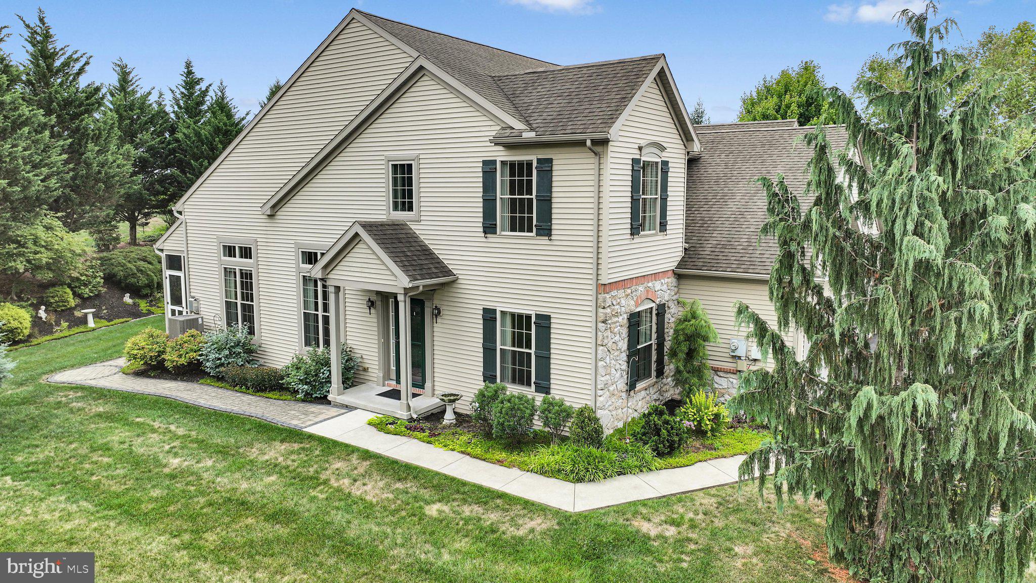 812 BRIAR EDGE CT