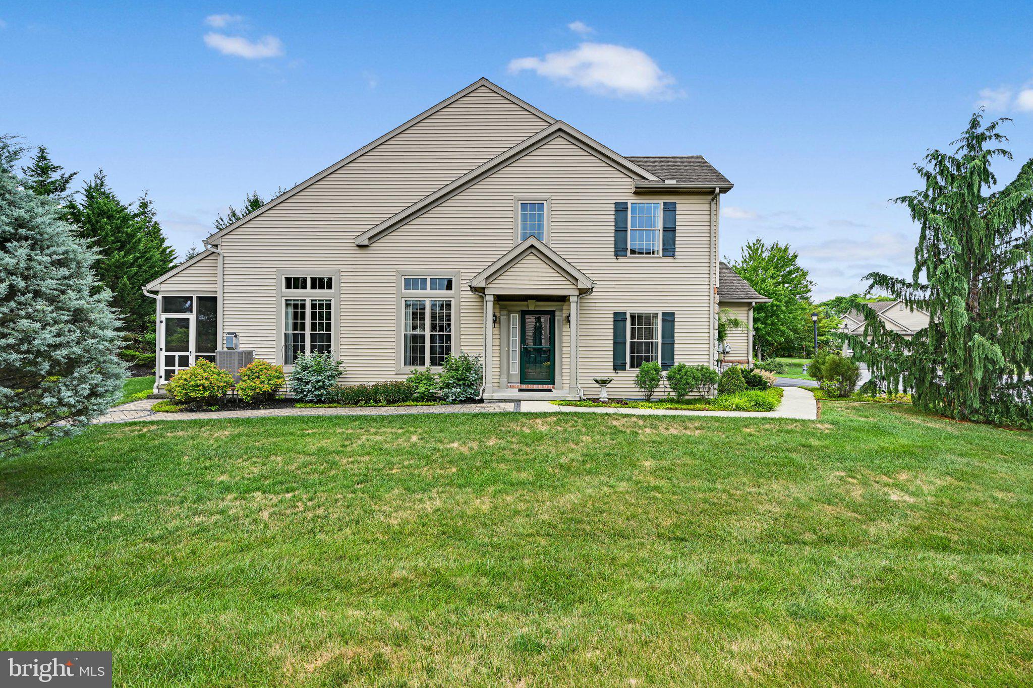 812 BRIAR EDGE CT