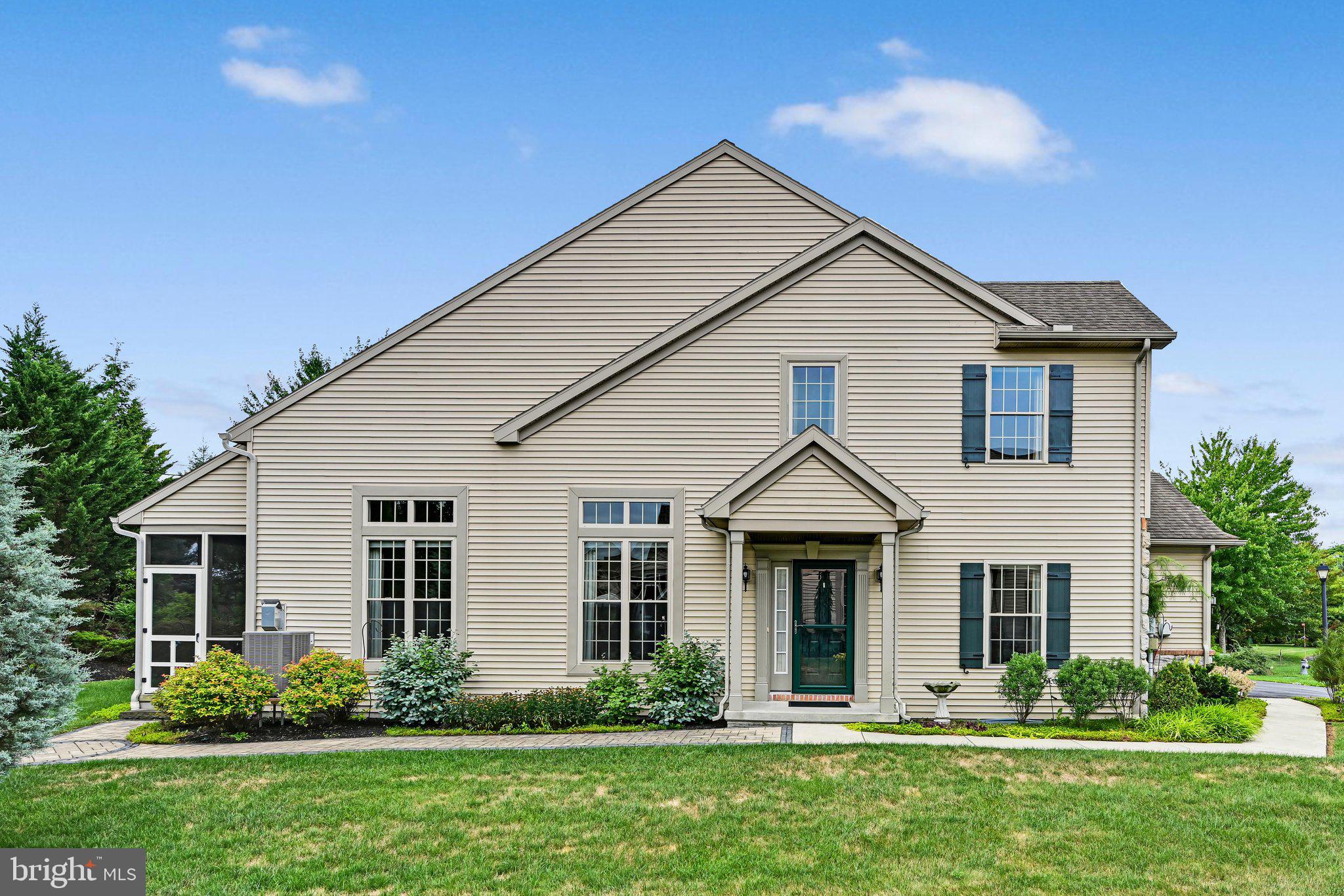 812 BRIAR EDGE CT