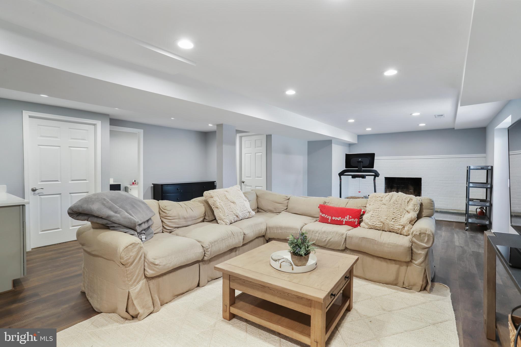 MEADOWBROOK ESTATES - Residential