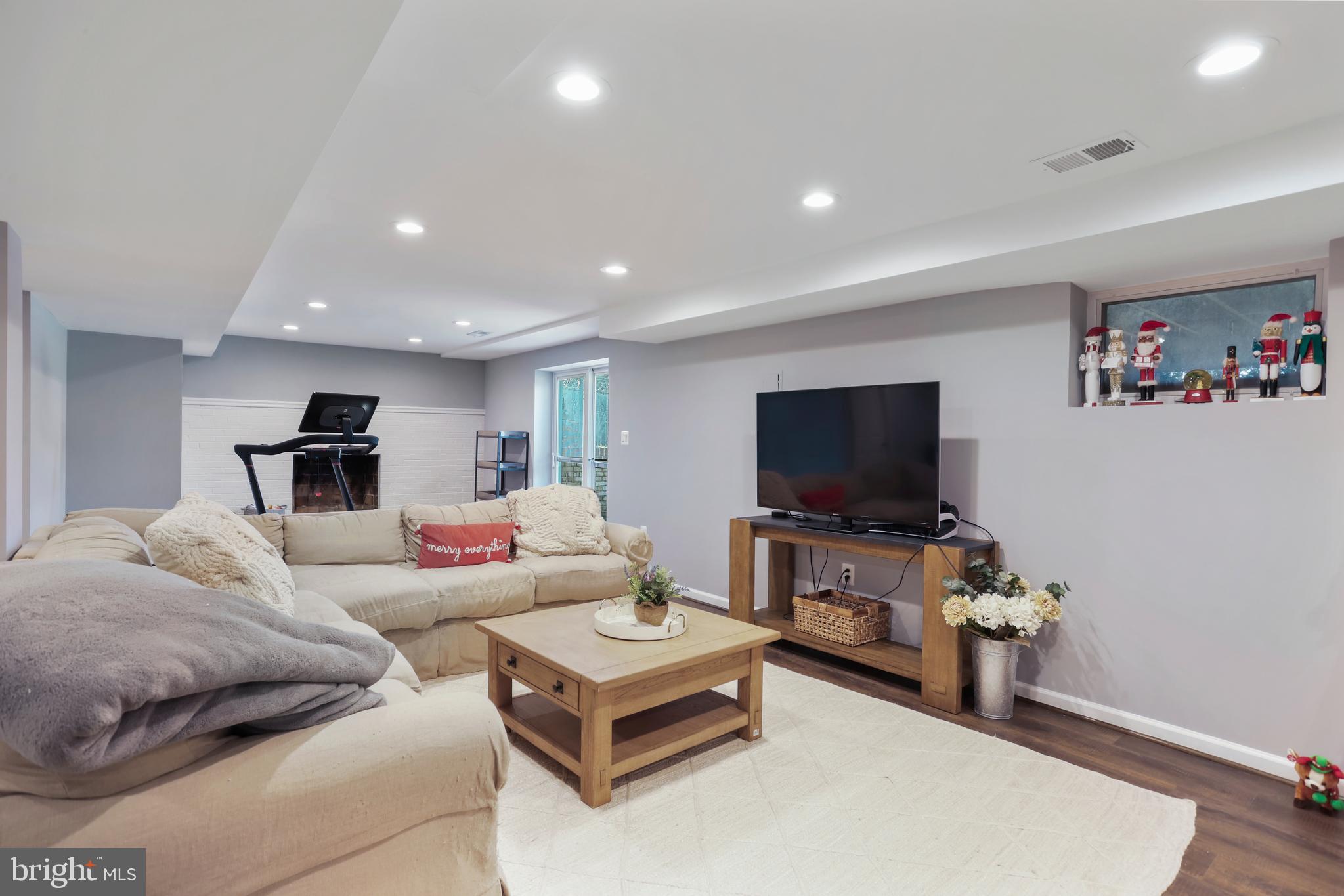 MEADOWBROOK ESTATES - Residential