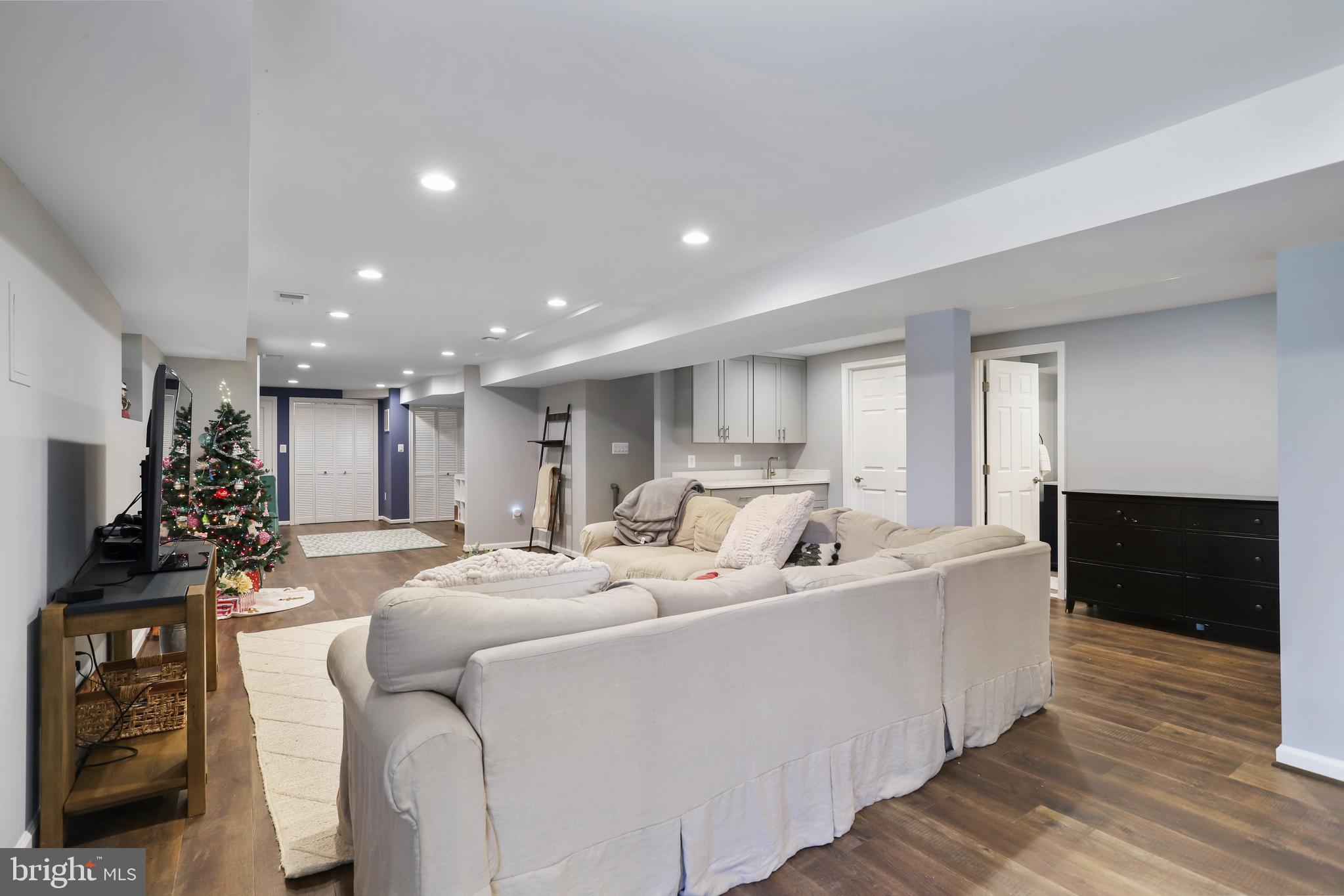 MEADOWBROOK ESTATES - Residential