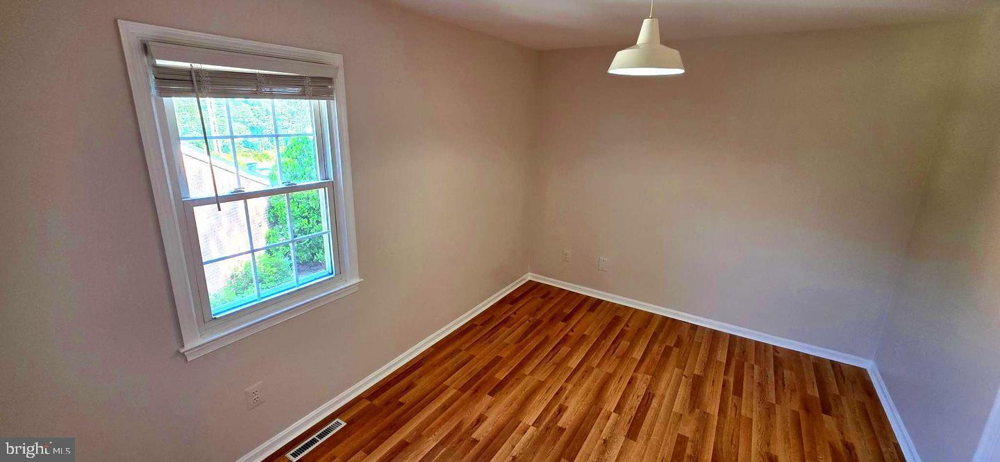 HOLMES RUN VILLAGE - Residential