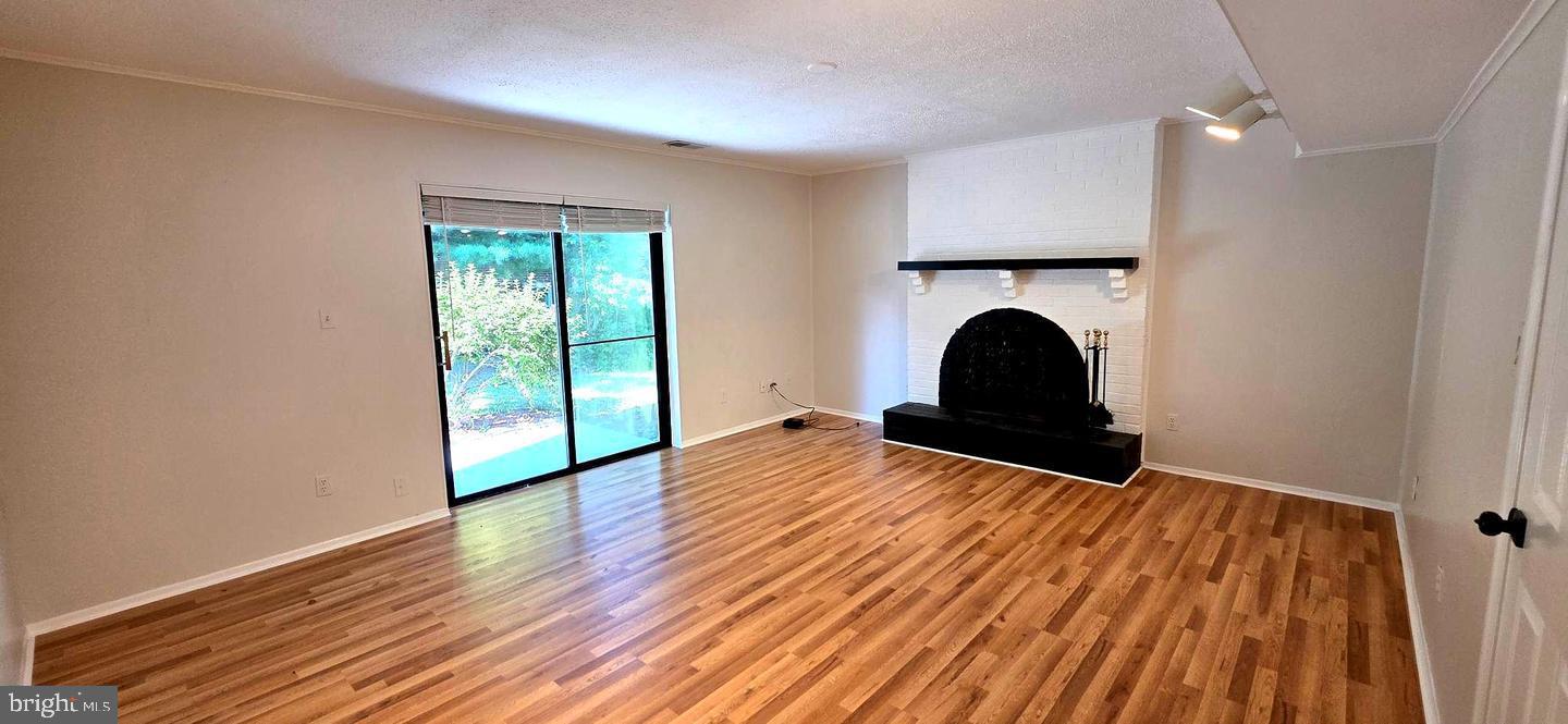 HOLMES RUN VILLAGE - Residential