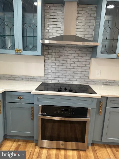 HOLMES RUN VILLAGE - Residential