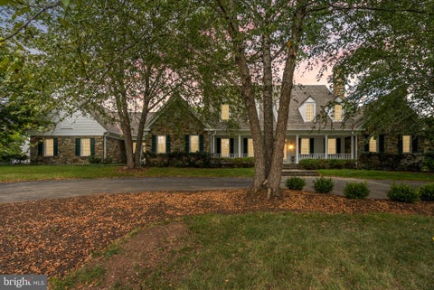 Photo of 13611 Deakins Lane, DARNESTOWN, MD 20874 (MLS # MDMC2256362)