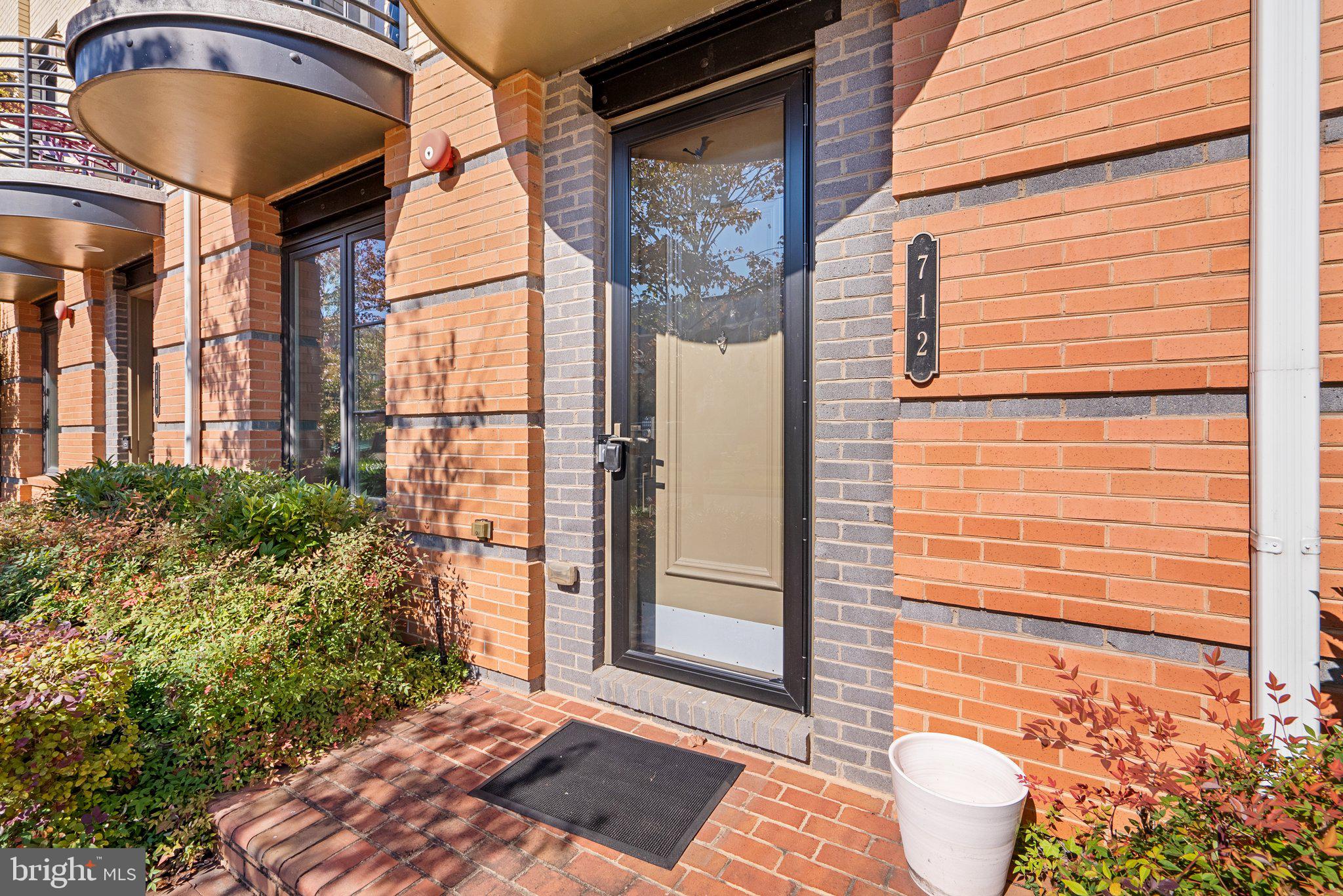 POTOMAC YARD - Residential Lease