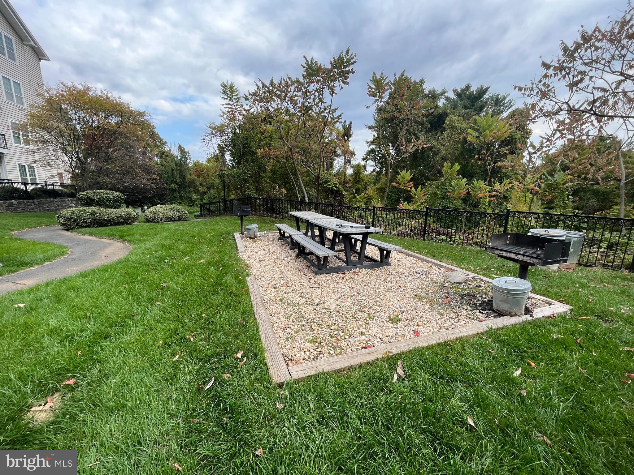 GATES OF MCLEAN - Residential