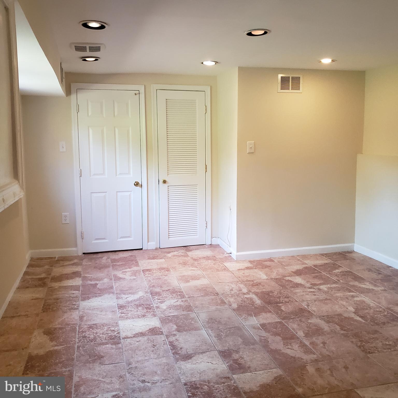 TWINBROOK FOREST - Residential Lease