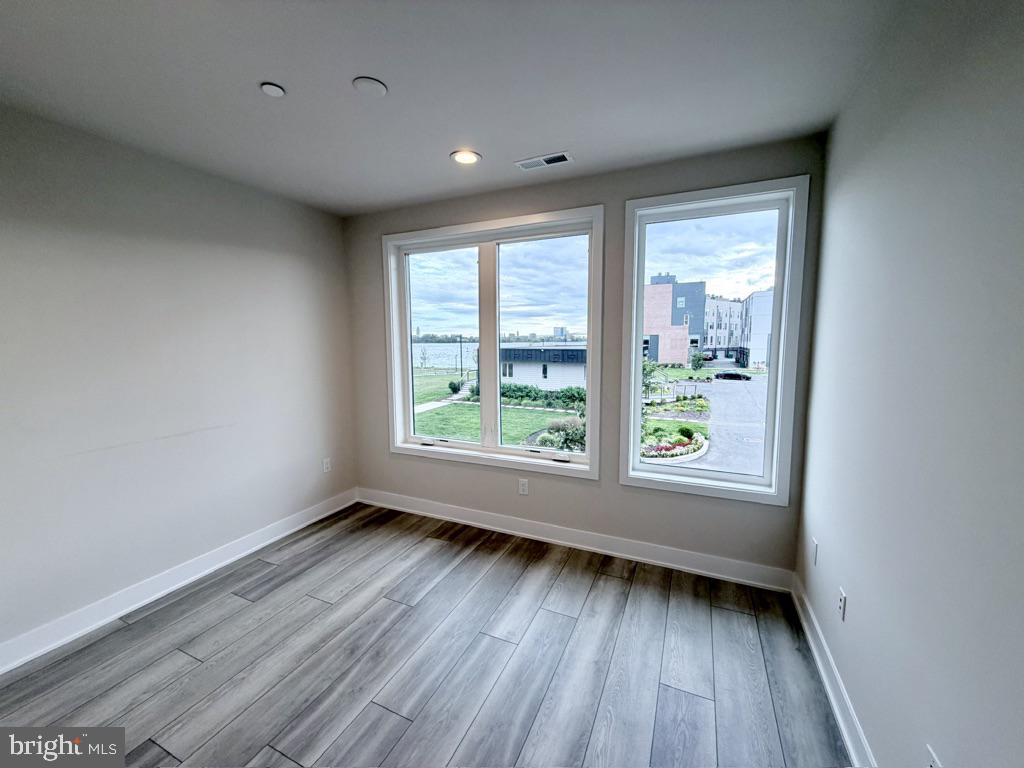 NORTHBANK - Residential