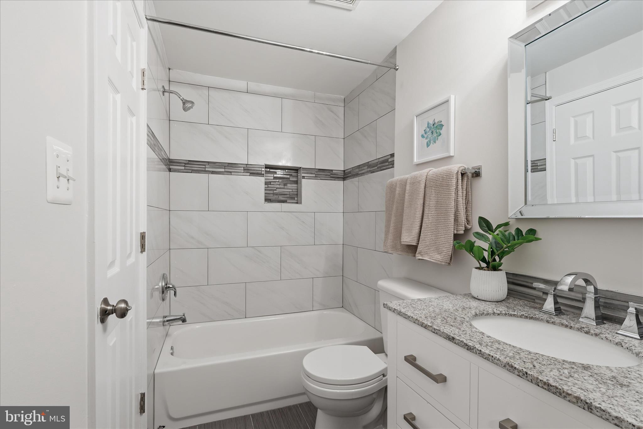 CENTREVILLE GREEN - Residential