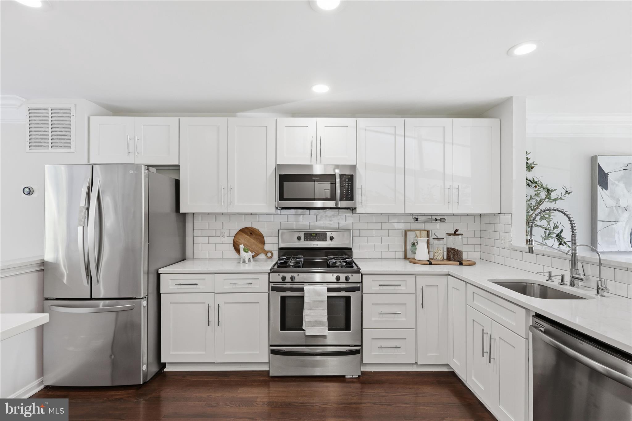 CENTREVILLE GREEN - Residential