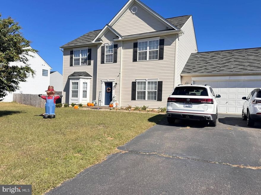 Stunning 4-Bedroom Home in Wilderness Shores!
Welcome to your next home in the highly sought-after Wilderness Shores community! This beautifully maintained 4-bedroom, 2.5-bath single-family residence offers over 2,600 sq ft of bright, open living space designed for comfort and functionality. The expansive master bedroom suite is your personal retreat, featuring a large walk-in closet, a large soaking tub, and a separate shower. Enjoy a spacious fully fenced backyard, perfect for relaxing, entertaining, or spending time outdoors.
Located in a vibrant, amenity-rich neighborhood with access to a community pool, playgrounds, and more—this home offers the best of both comfort and convenience.

Don't miss this rare rental opportunity—homes like this don't last long!