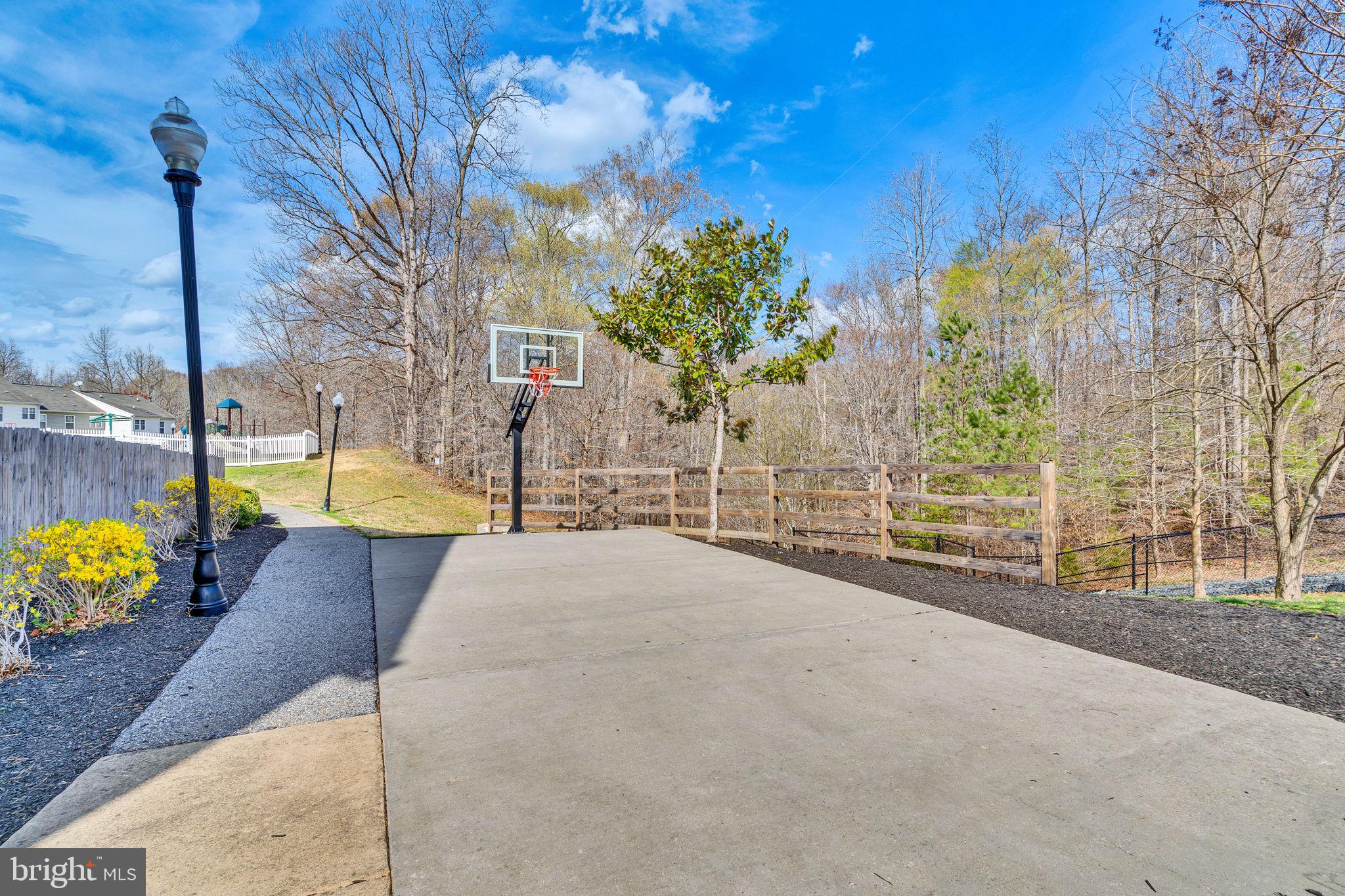 OAK TREE LANDING - Residential