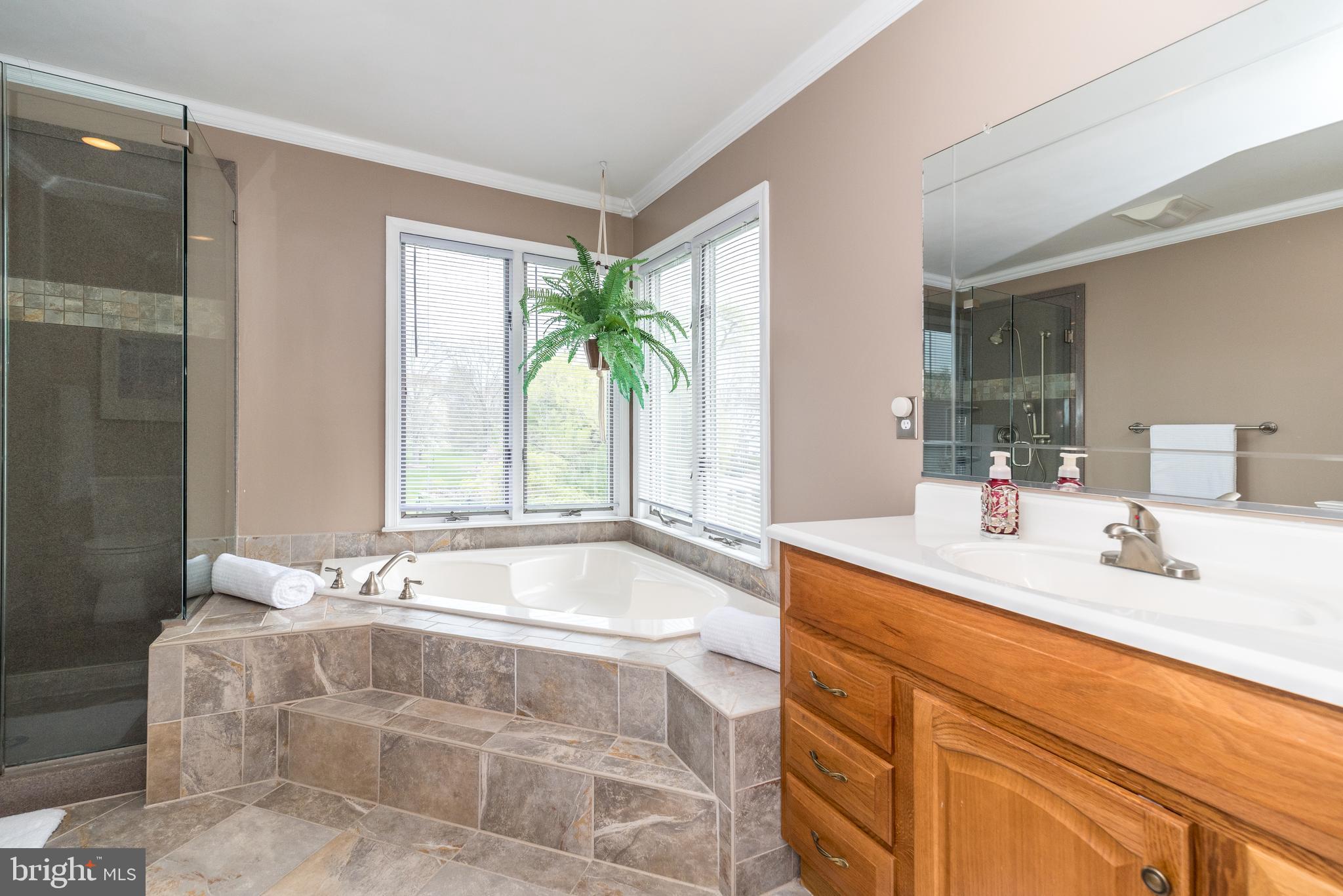 COUNTRY HUNT - Residential