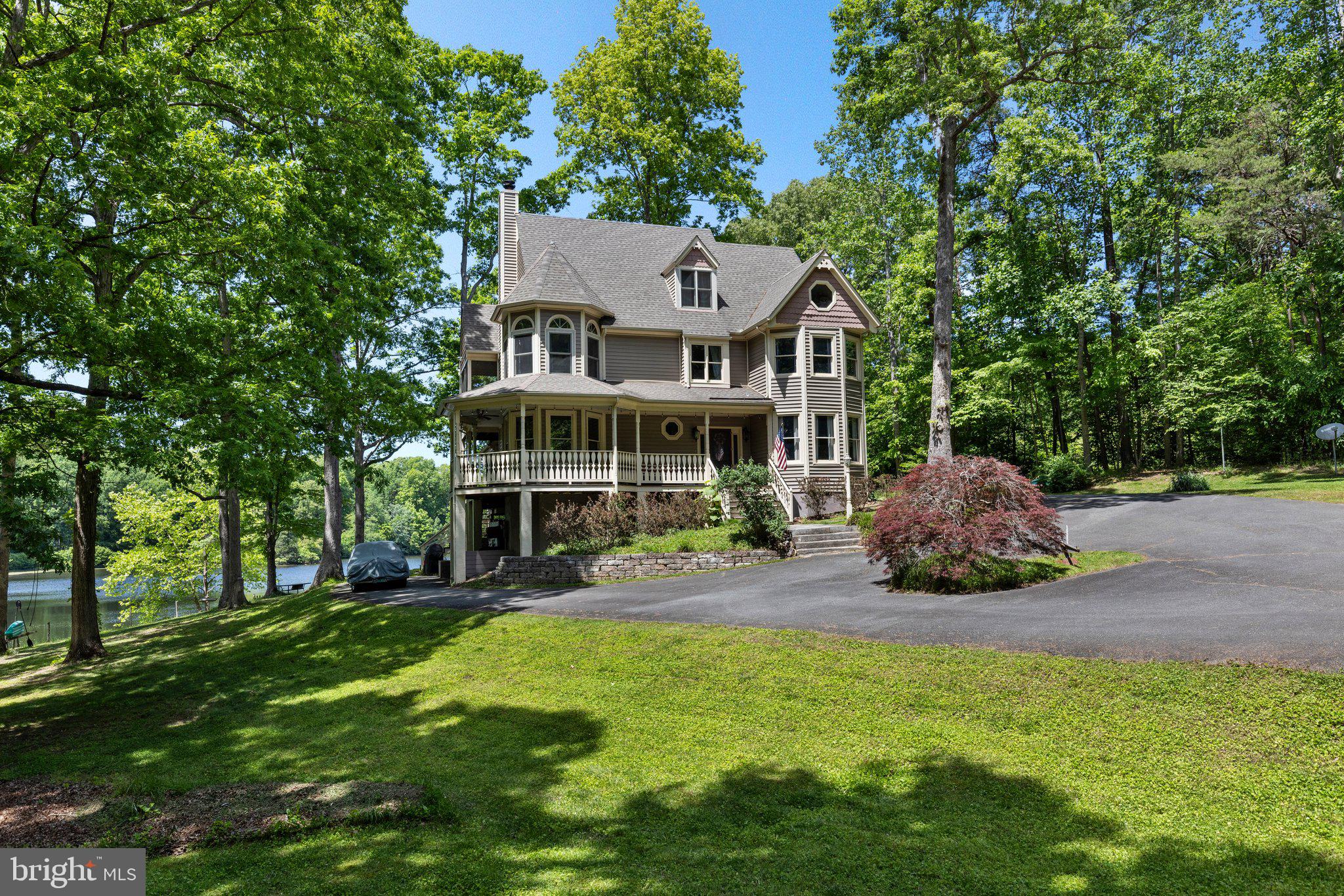 LAKE KILLARNEY - Residential