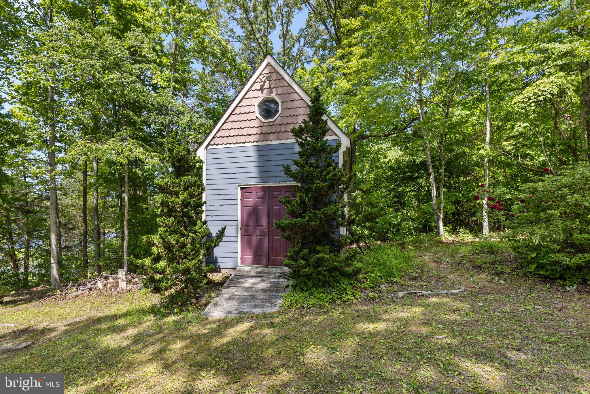 LAKE KILLARNEY - Residential