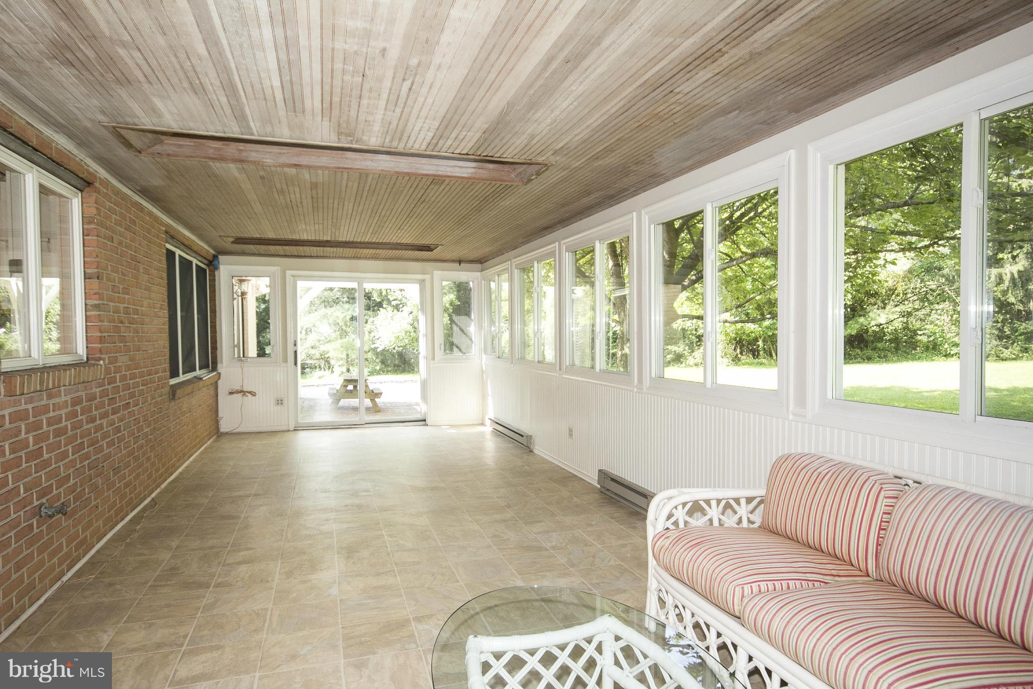 QUAKER HILLS - Residential